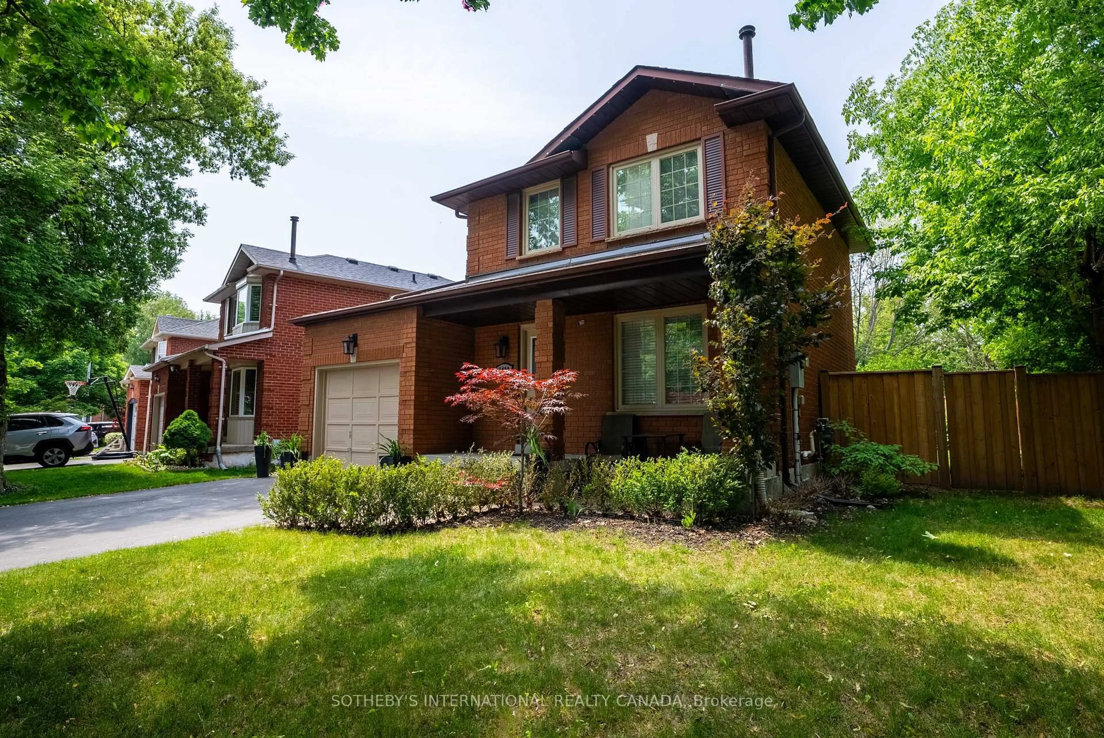 Home with brick exterior material, street for 1400 Cobbler Lane, Oakville Ontario L6M 3C1