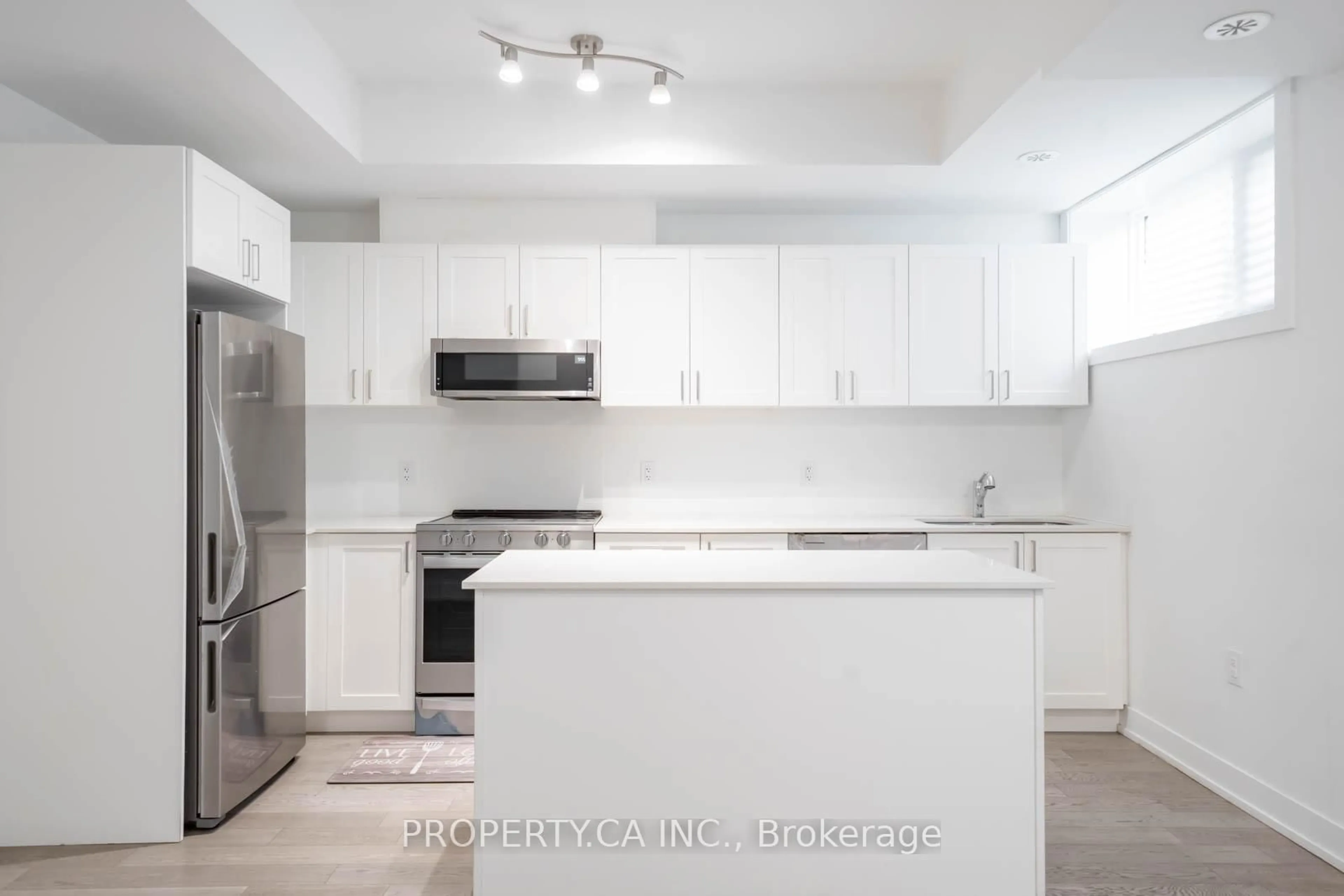 Standard kitchen, unknown for 1115 Douglas McCurdy Common #103, Mississauga Ontario L5G 0C6