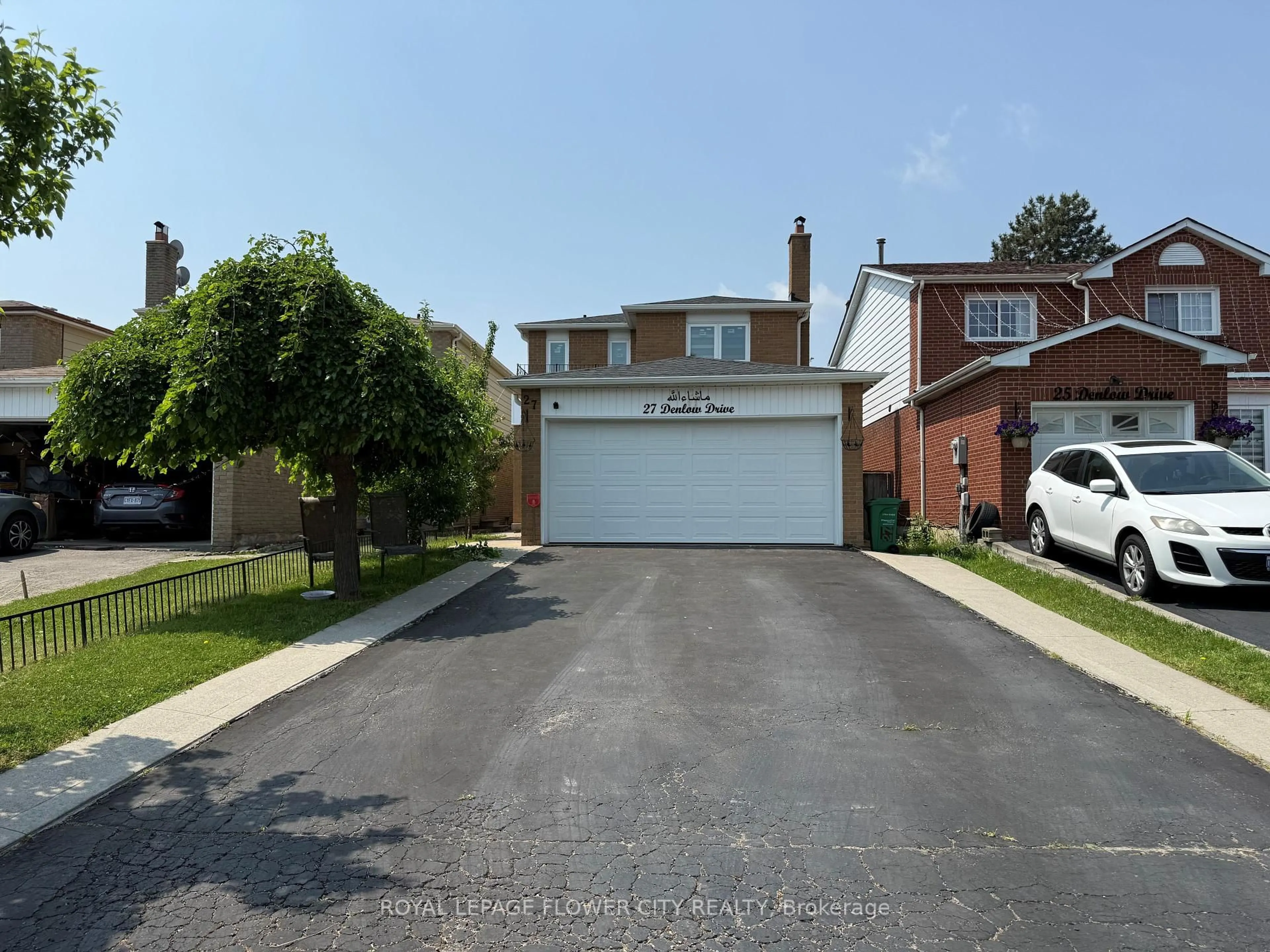A pic from outside/outdoor area/front of a property/back of a property/a pic from drone, street for 27 Denlow Dr, Brampton Ontario L6Y 2L3