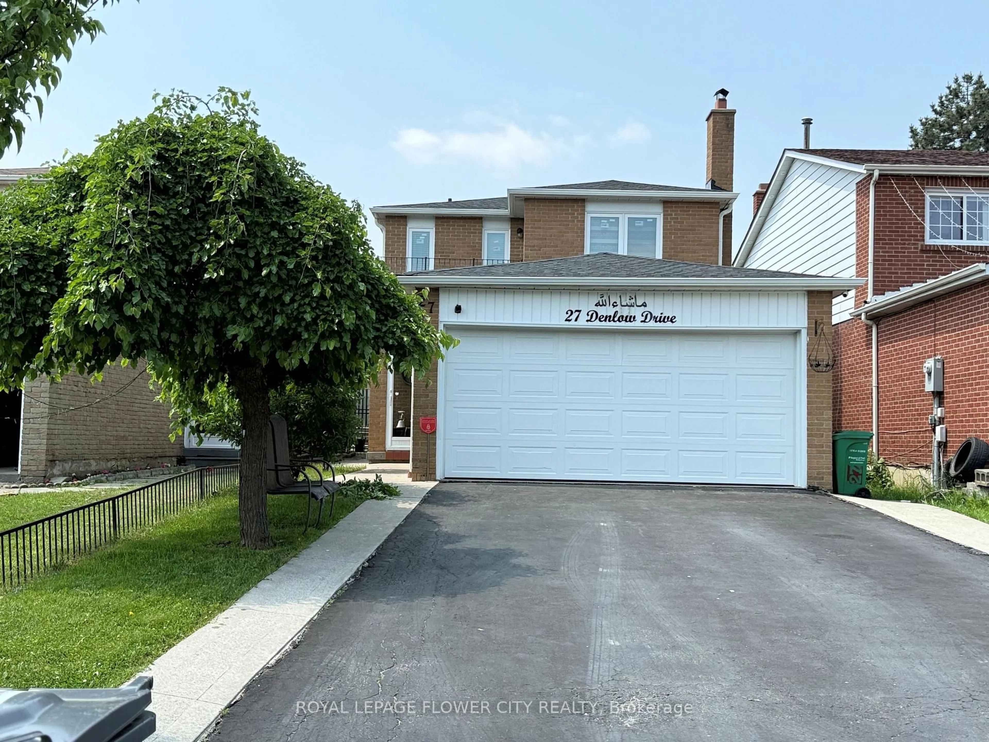 A pic from outside/outdoor area/front of a property/back of a property/a pic from drone, street for 27 Denlow Dr, Brampton Ontario L6Y 2L3