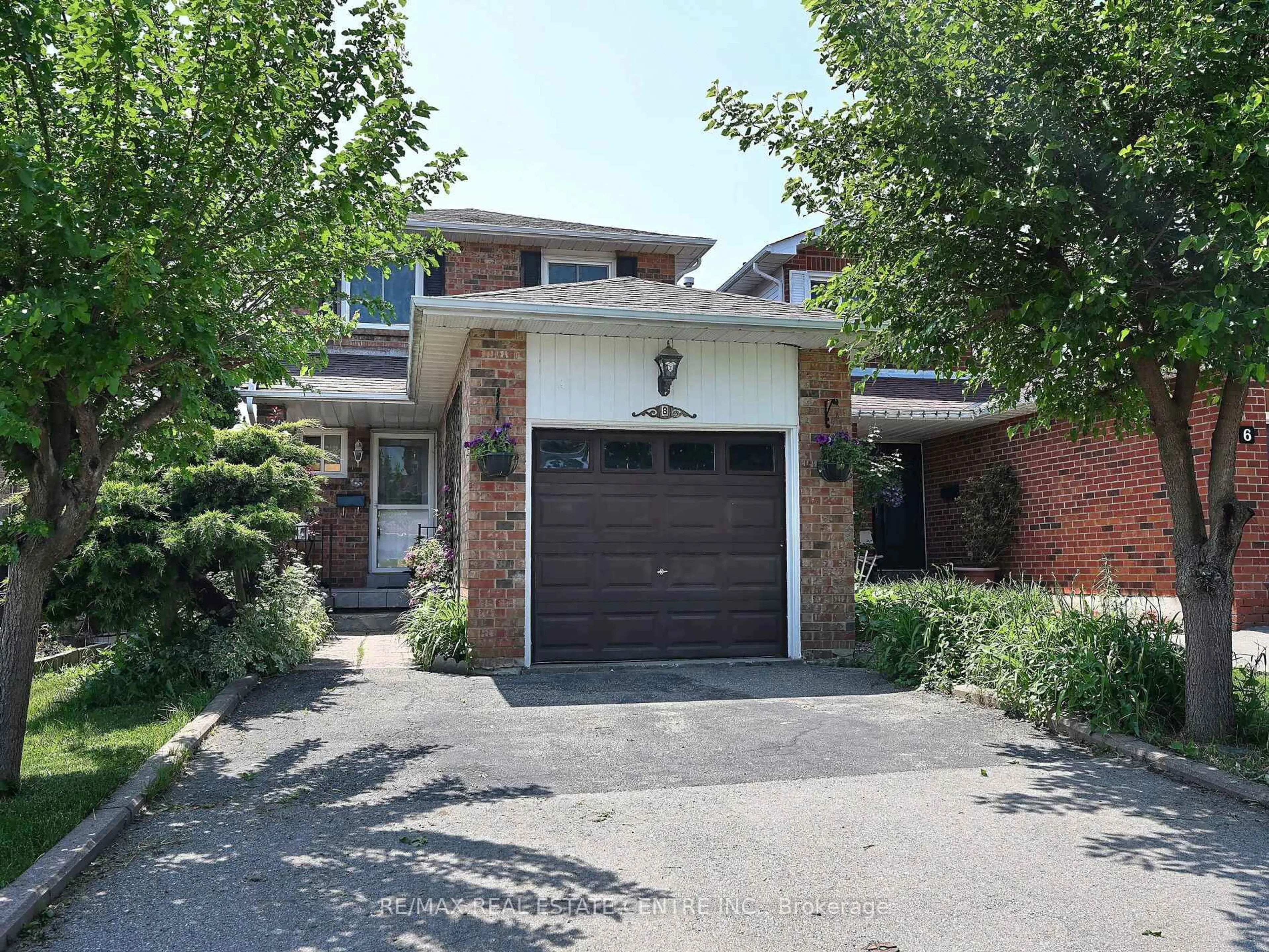 Home with brick exterior material, street for 8 Stephensen Crt, Brampton Ontario L6V 3X8