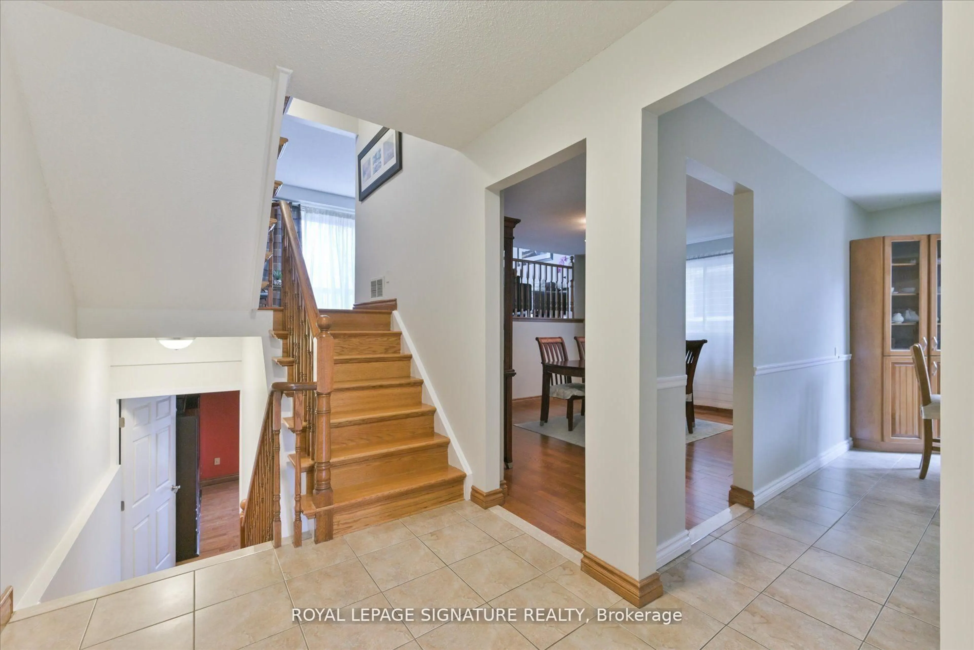 Indoor entryway for 4199 Powderhorn Cres, Mississauga Ontario L5L 3B8