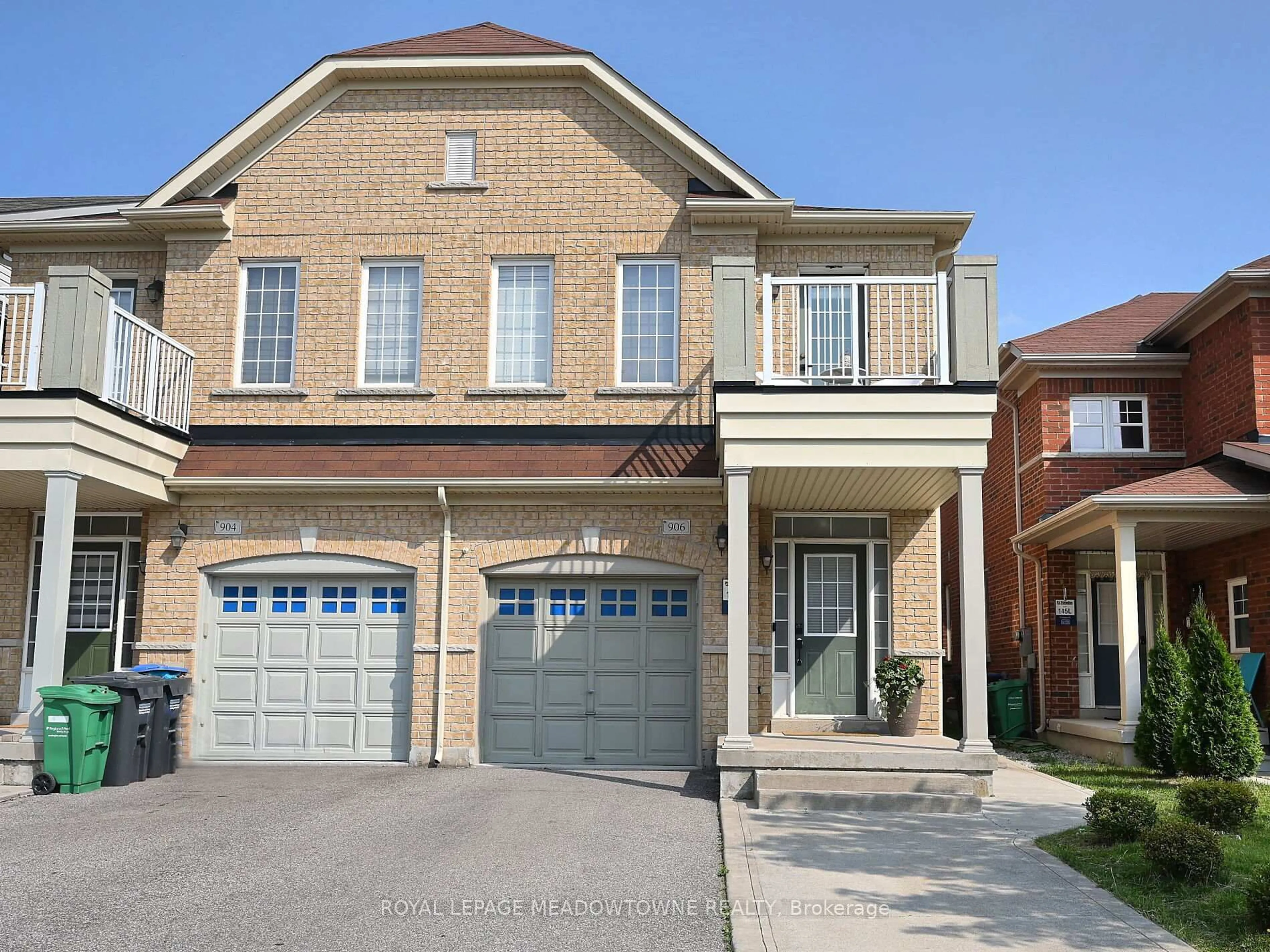 Home with brick exterior material, street for 906 Oasis Dr, Mississauga Ontario L5V 0C7