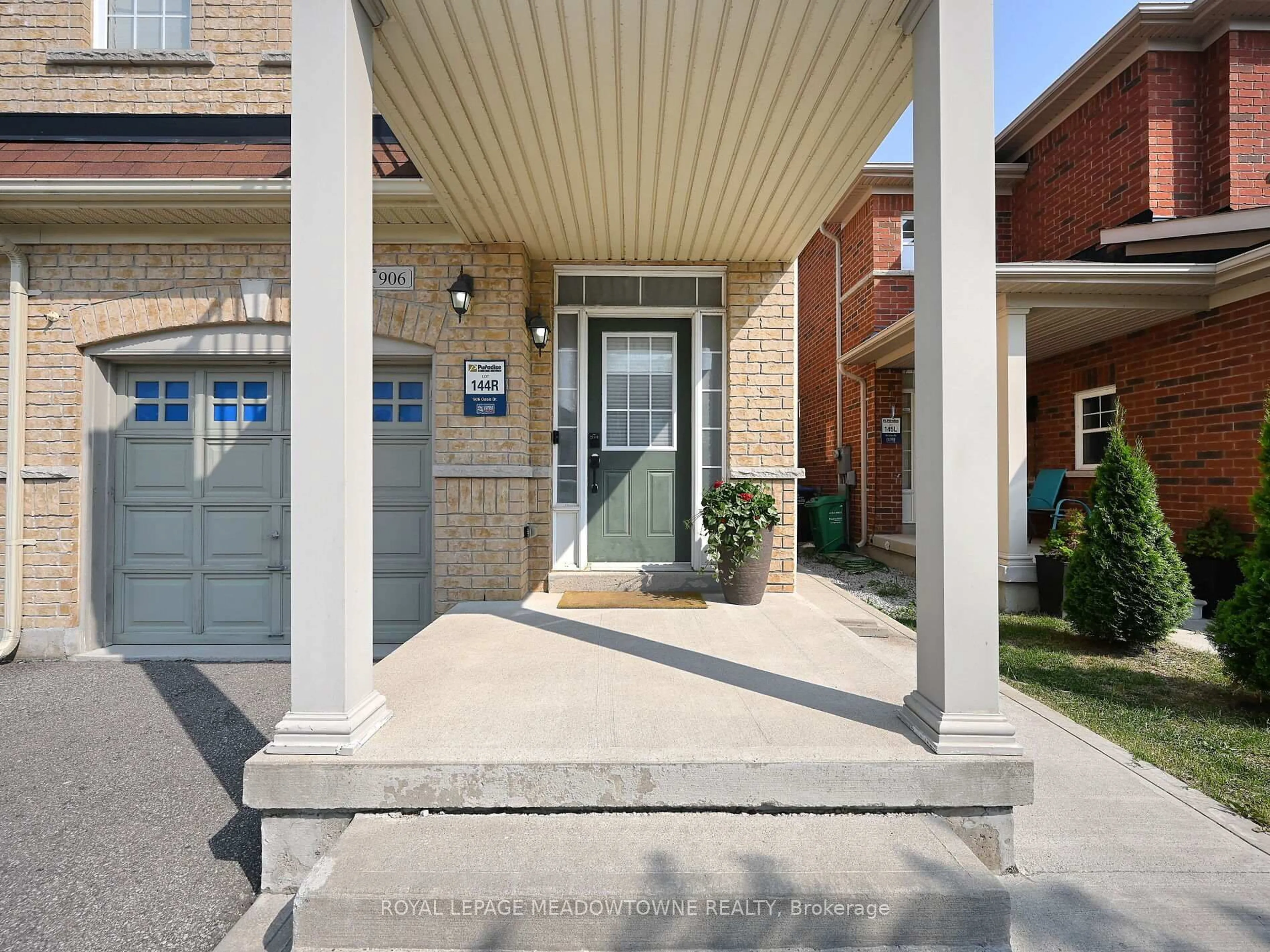 Unknown for 906 Oasis Dr, Mississauga Ontario L5V 0C7