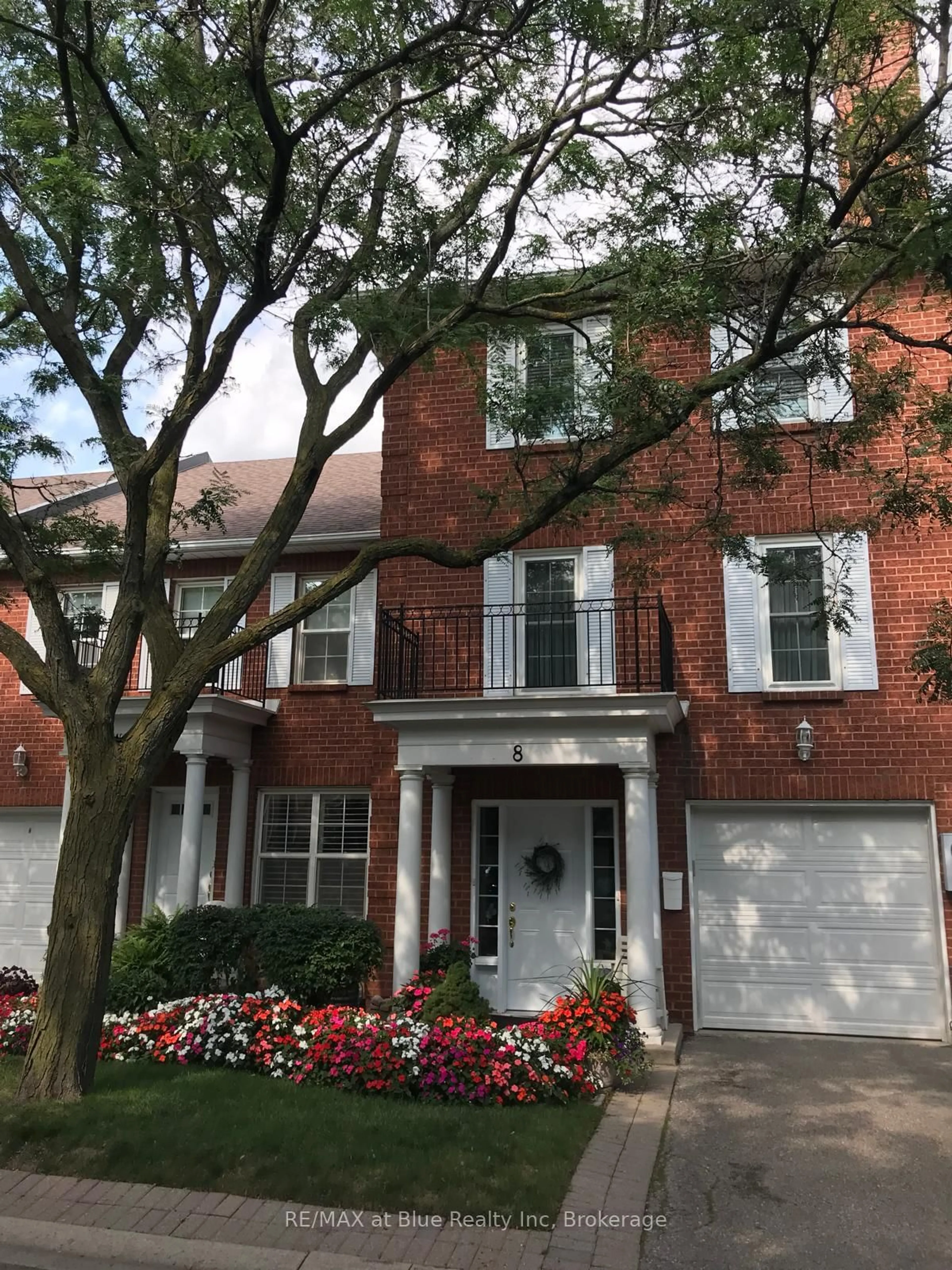 Home with brick exterior material, street for 8 Stornwood Crt, Brampton Ontario L6W 4H4