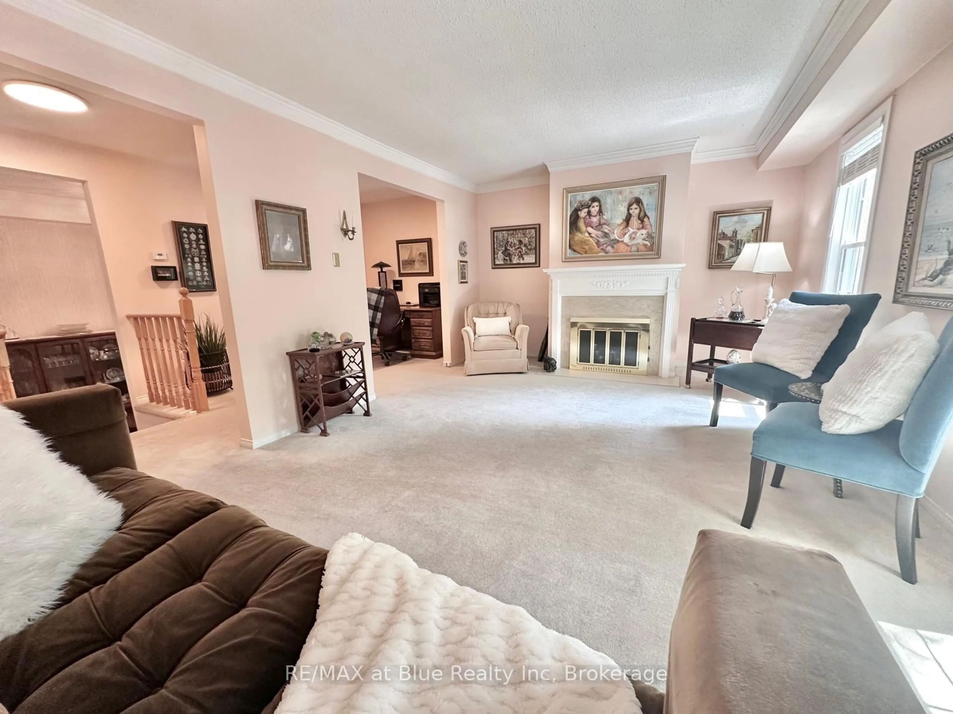 Living room with furniture, unknown for 8 Stornwood Crt, Brampton Ontario L6W 4H4