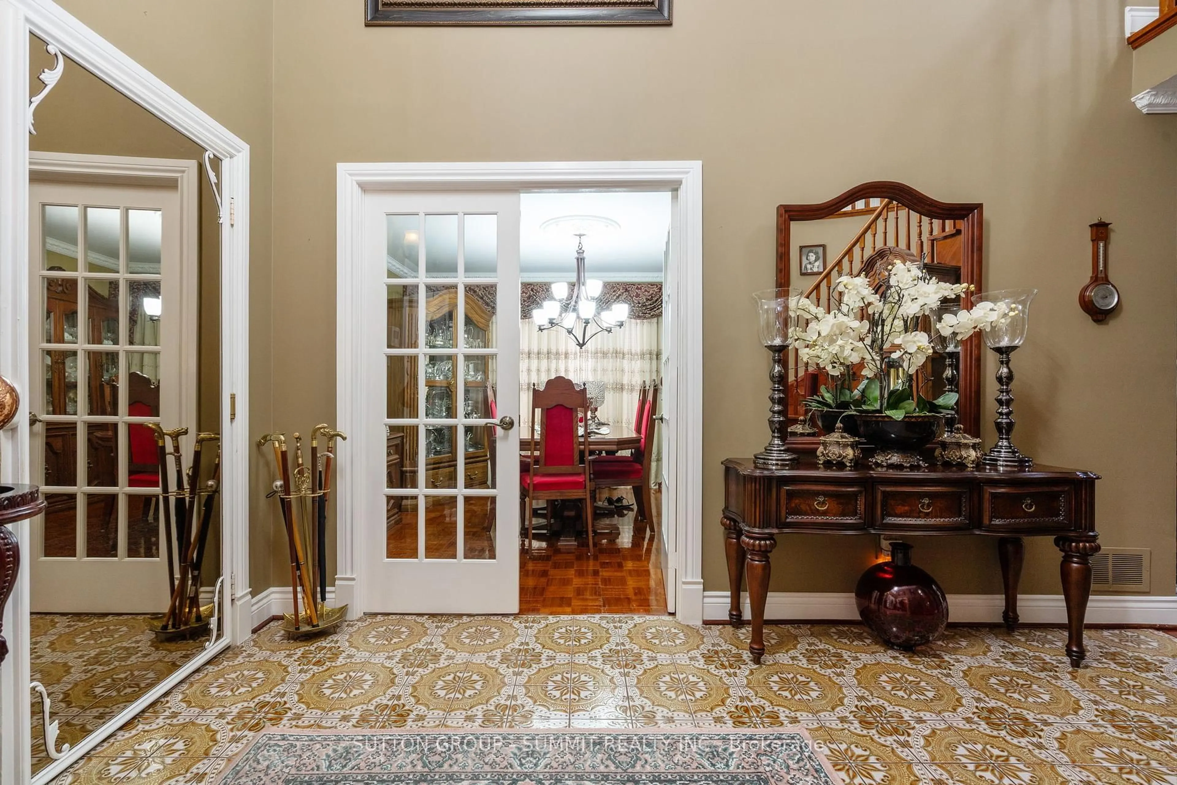 Indoor entryway for 2545 Pollard Dr, Mississauga Ontario L5C 3G9