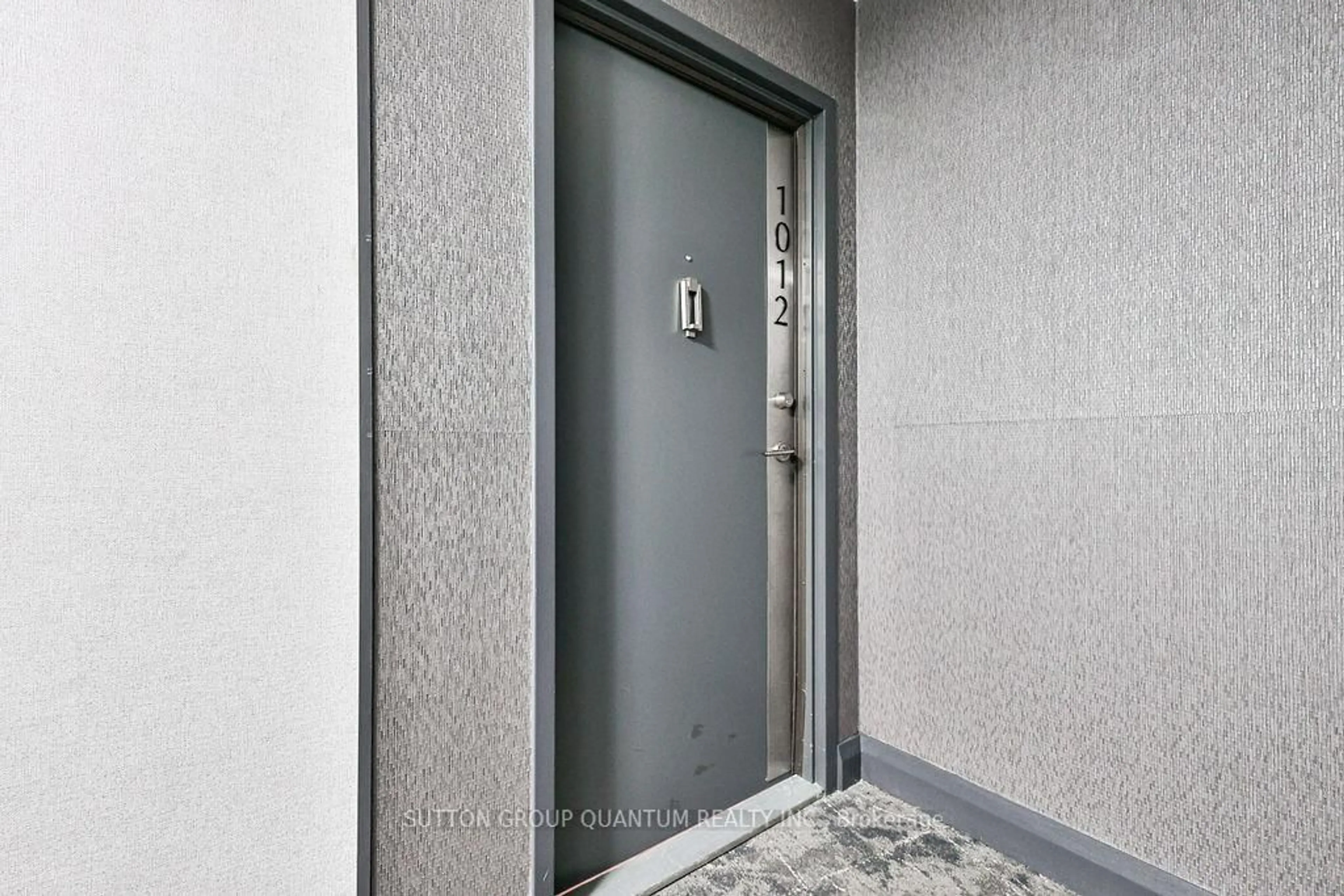 Indoor foyer for 1580 Mississauga Valley Blvd #1012, Mississauga Ontario L5A 3T8