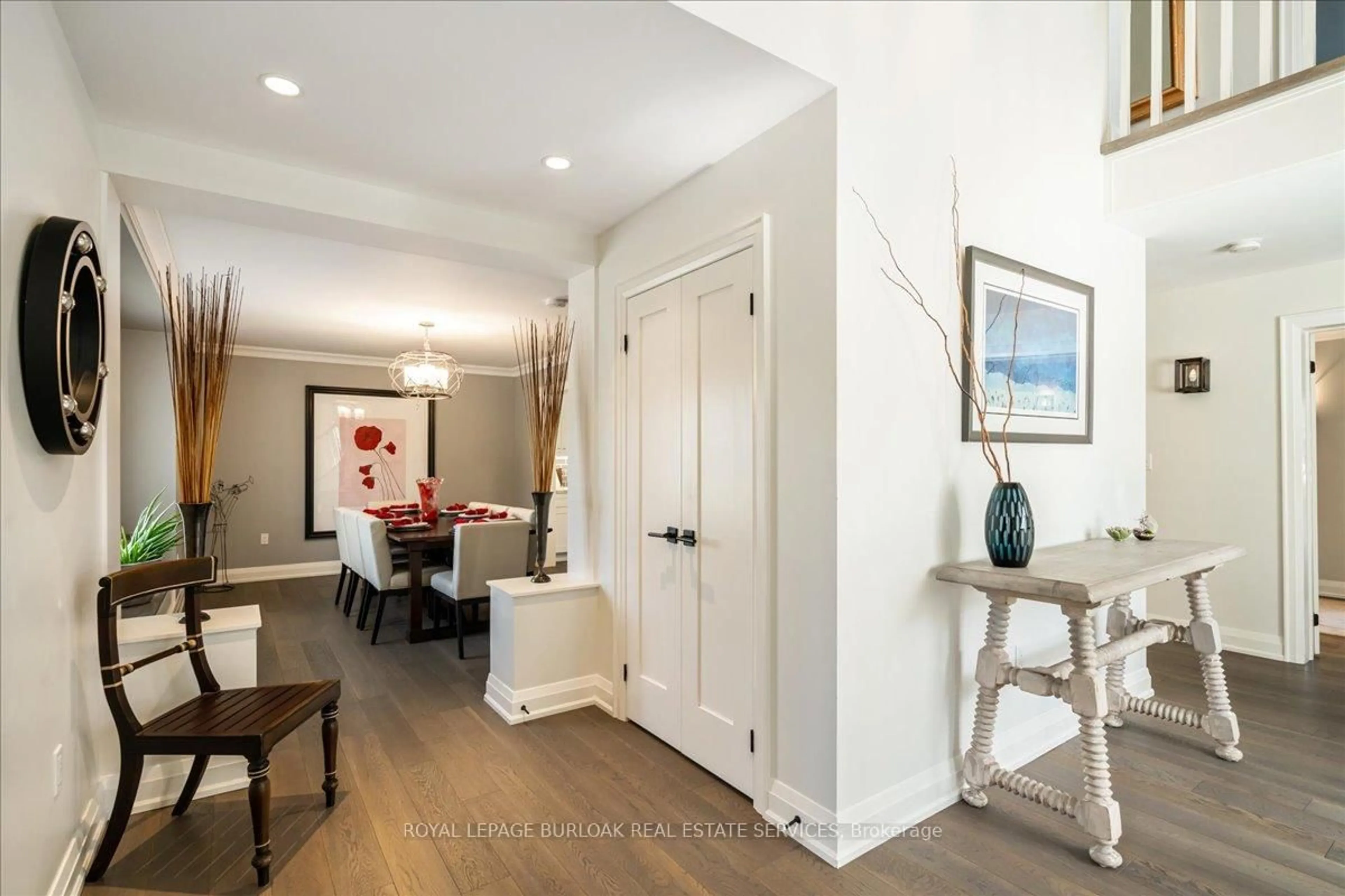 Indoor entryway for 573 Woodland Ave, Burlington Ontario L7R 2S3