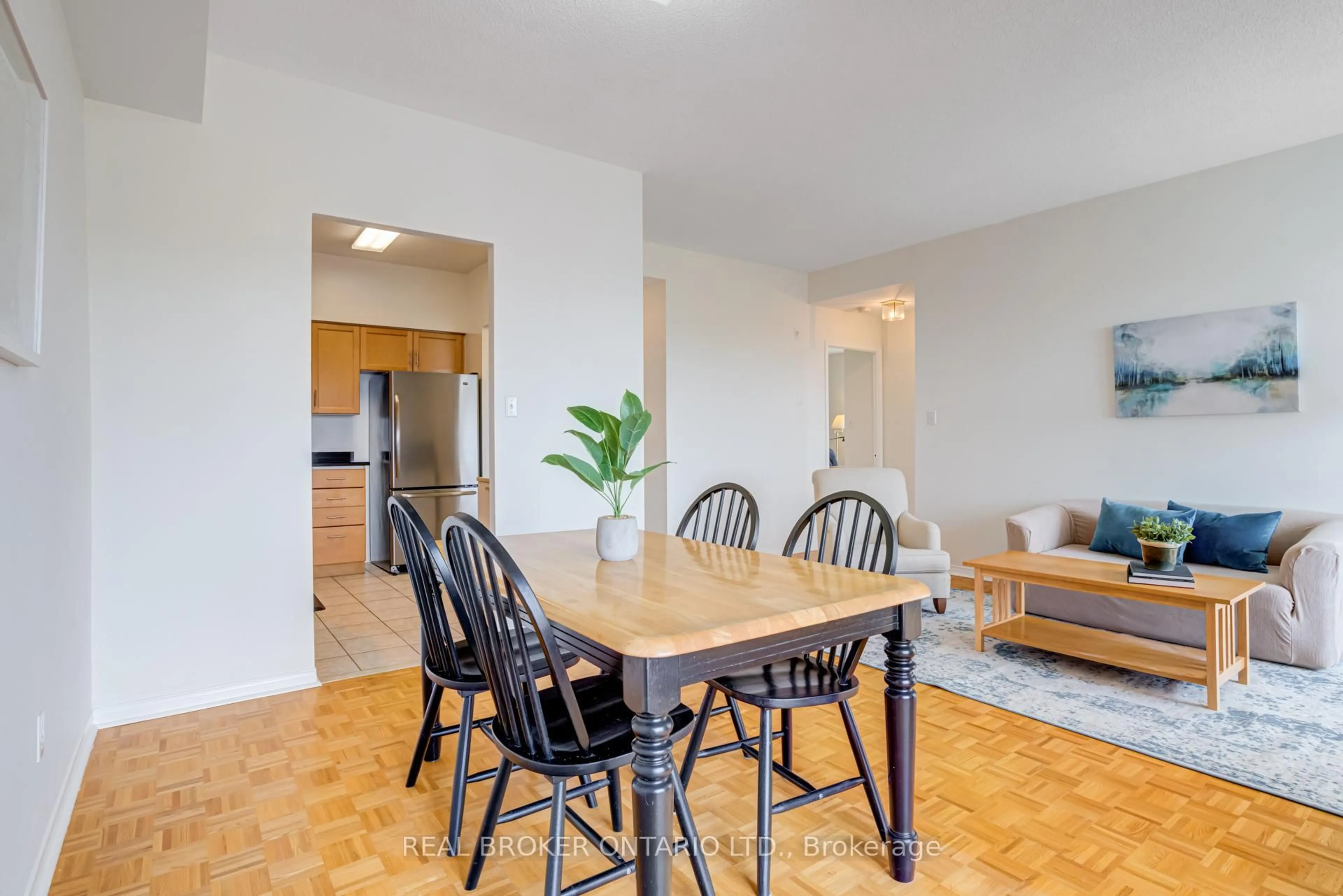 Dining room, wood/laminate floor for 32 Tannery St #602, Mississauga Ontario L5M 6T6