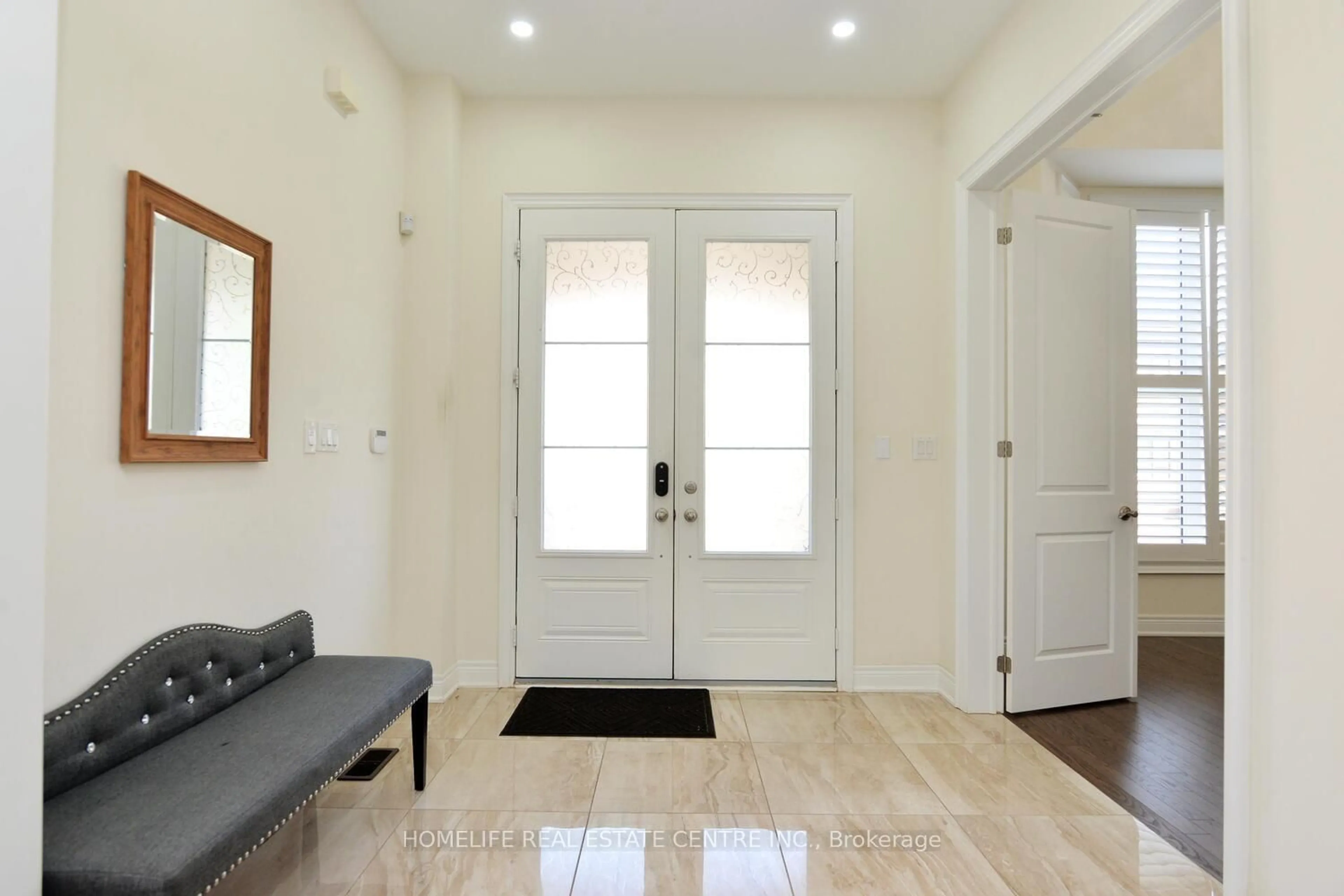 Indoor entryway for 6 Longevity Rd, Brampton Ontario L6X 5P5