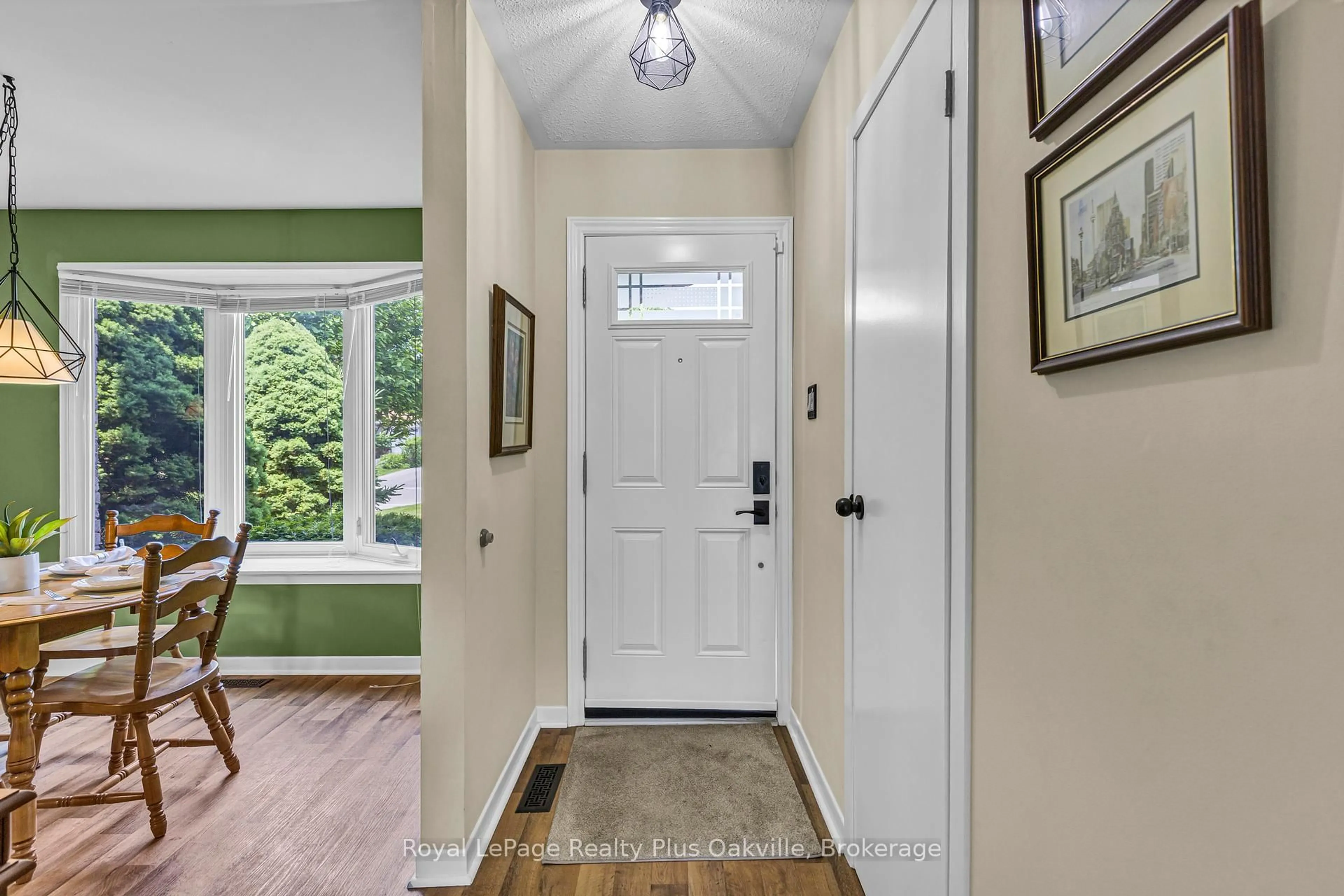 Indoor entryway for 64 Lamont Pl, Brampton Ontario L6S 2S1