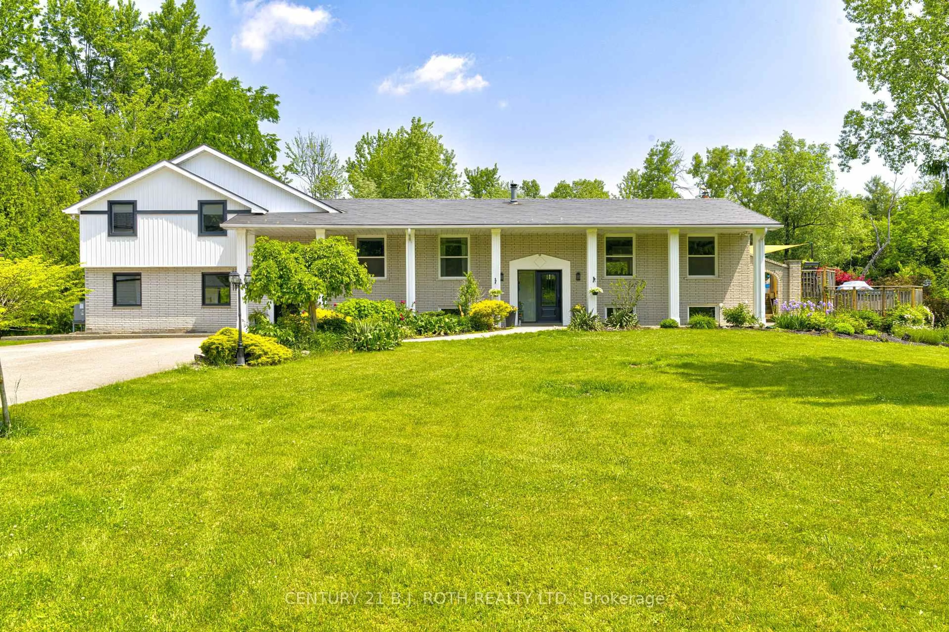 A pic from outside/outdoor area/front of a property/back of a property/a pic from drone, unknown for 10457 Darkwood Rd, Milton Ontario L0P 1J0