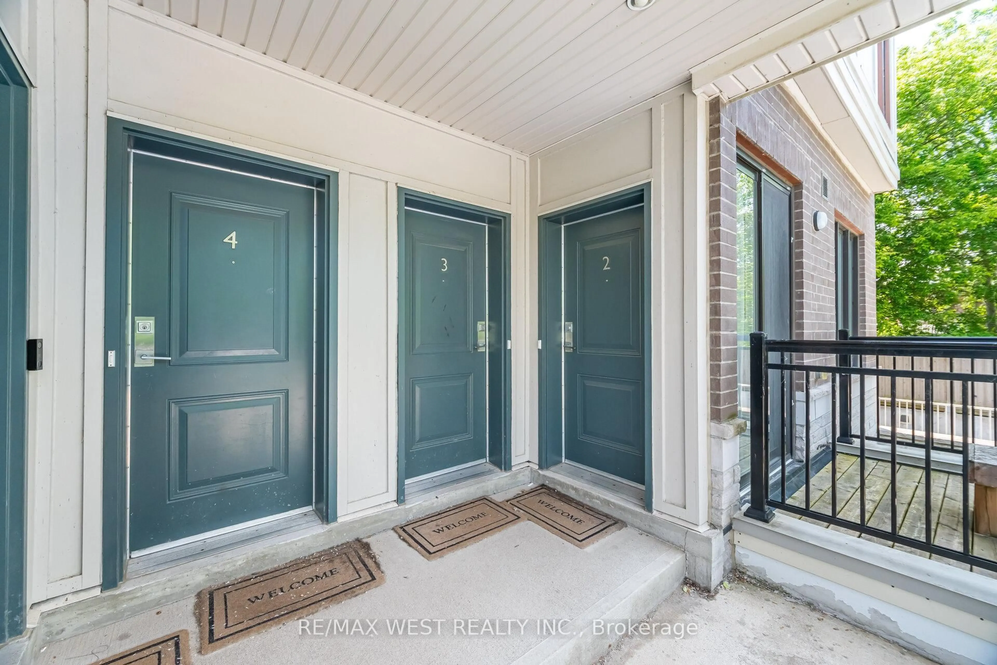 Indoor entryway for 150 Long Branch Ave #4, Toronto Ontario M8W 0A9