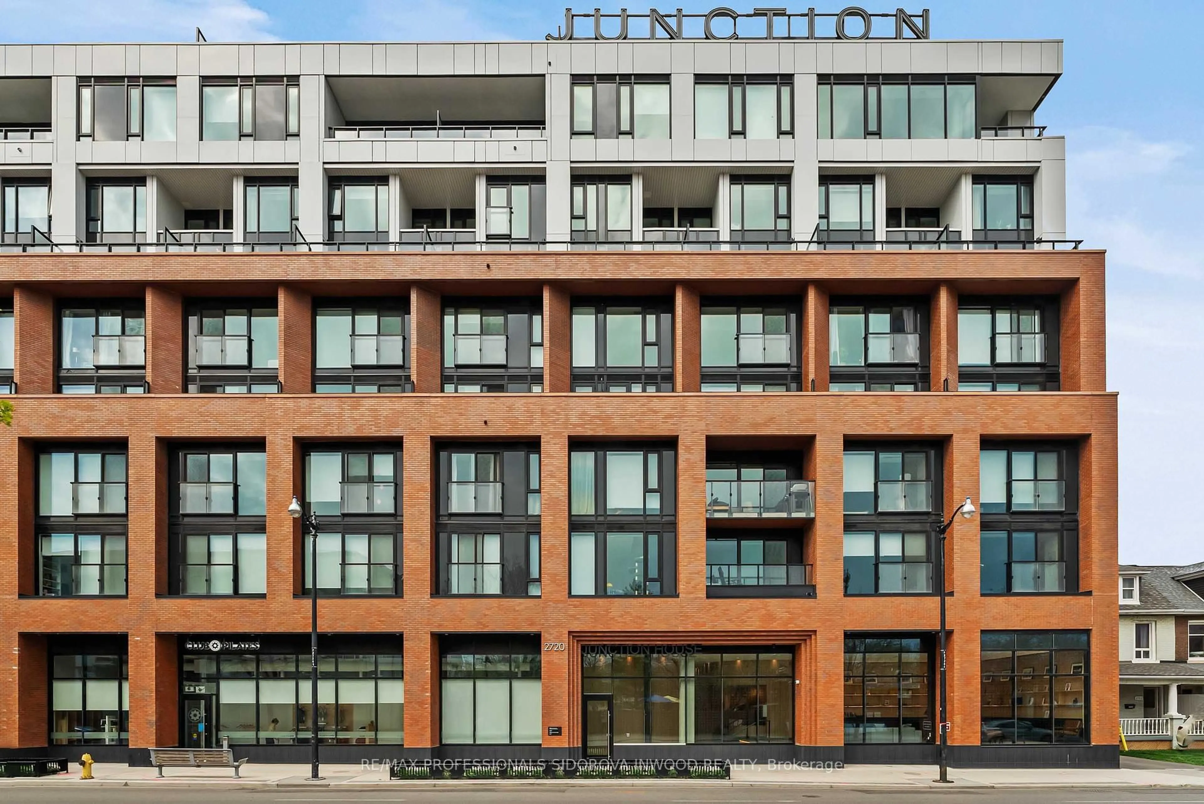 Unknown for 2720 Dundas St #606, Toronto Ontario M6P 1Y2