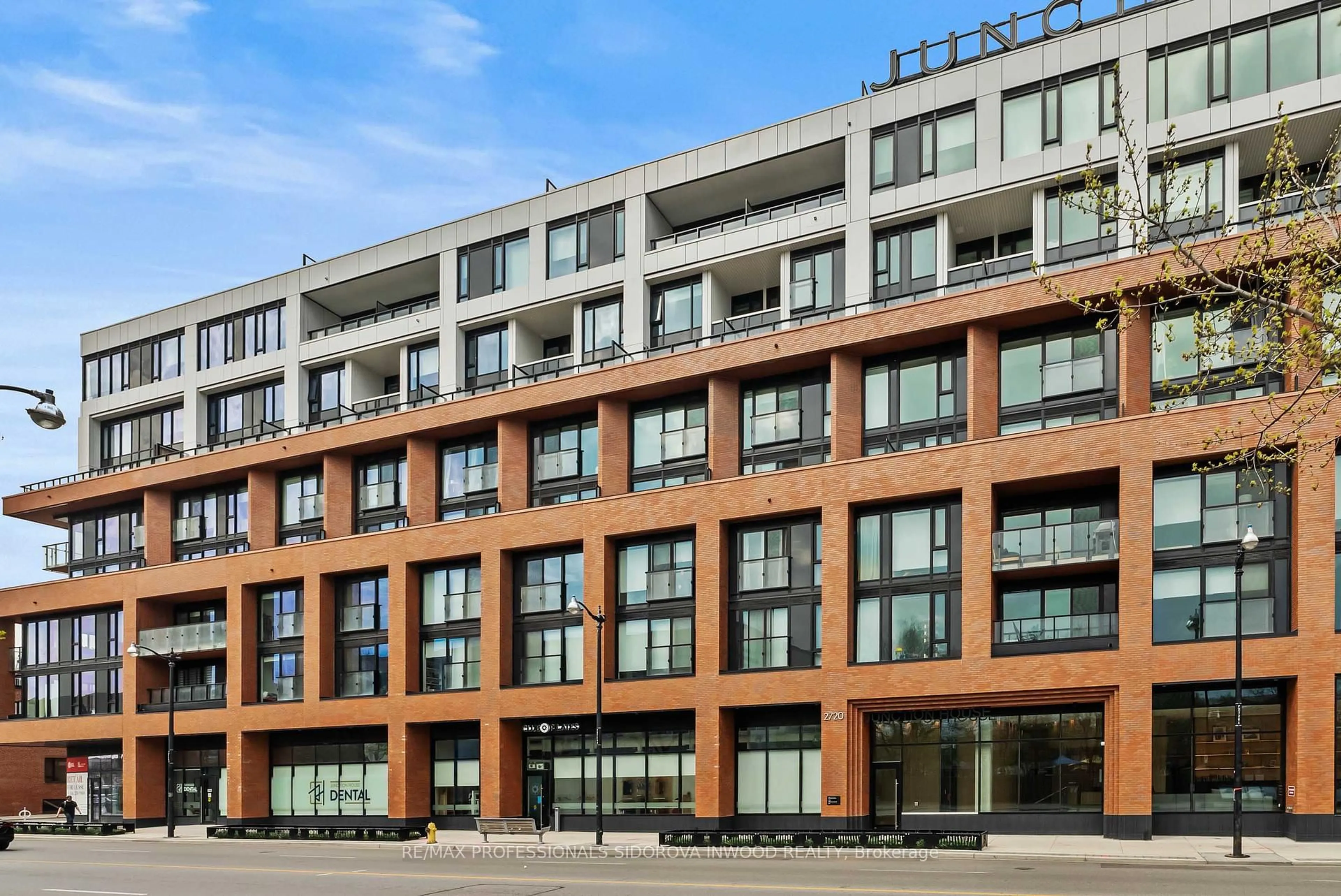 Patio, building for 2720 Dundas St #606, Toronto Ontario M6P 1Y2