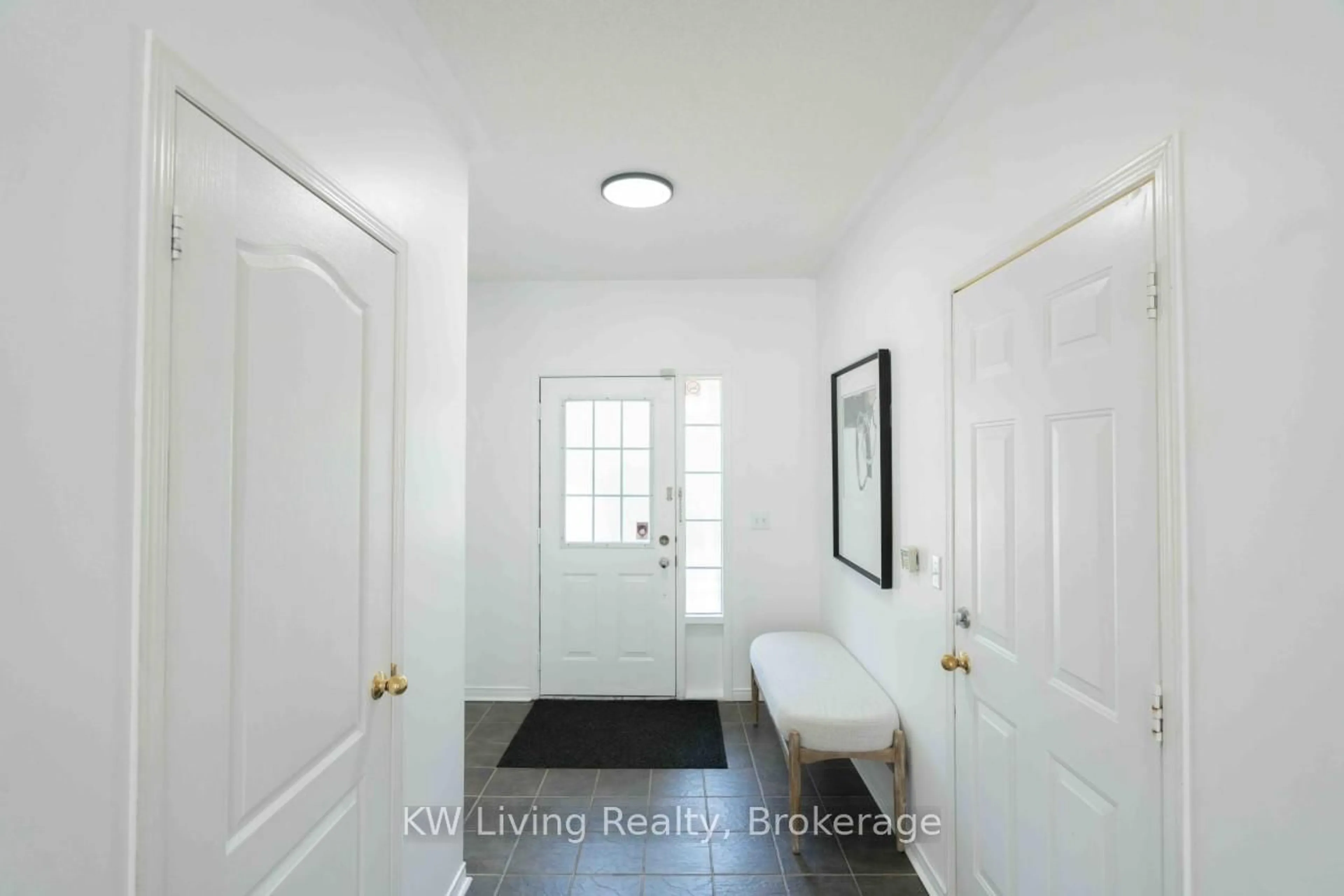 Indoor entryway for 3599 Southwick St, Mississauga Ontario L5M 7N9