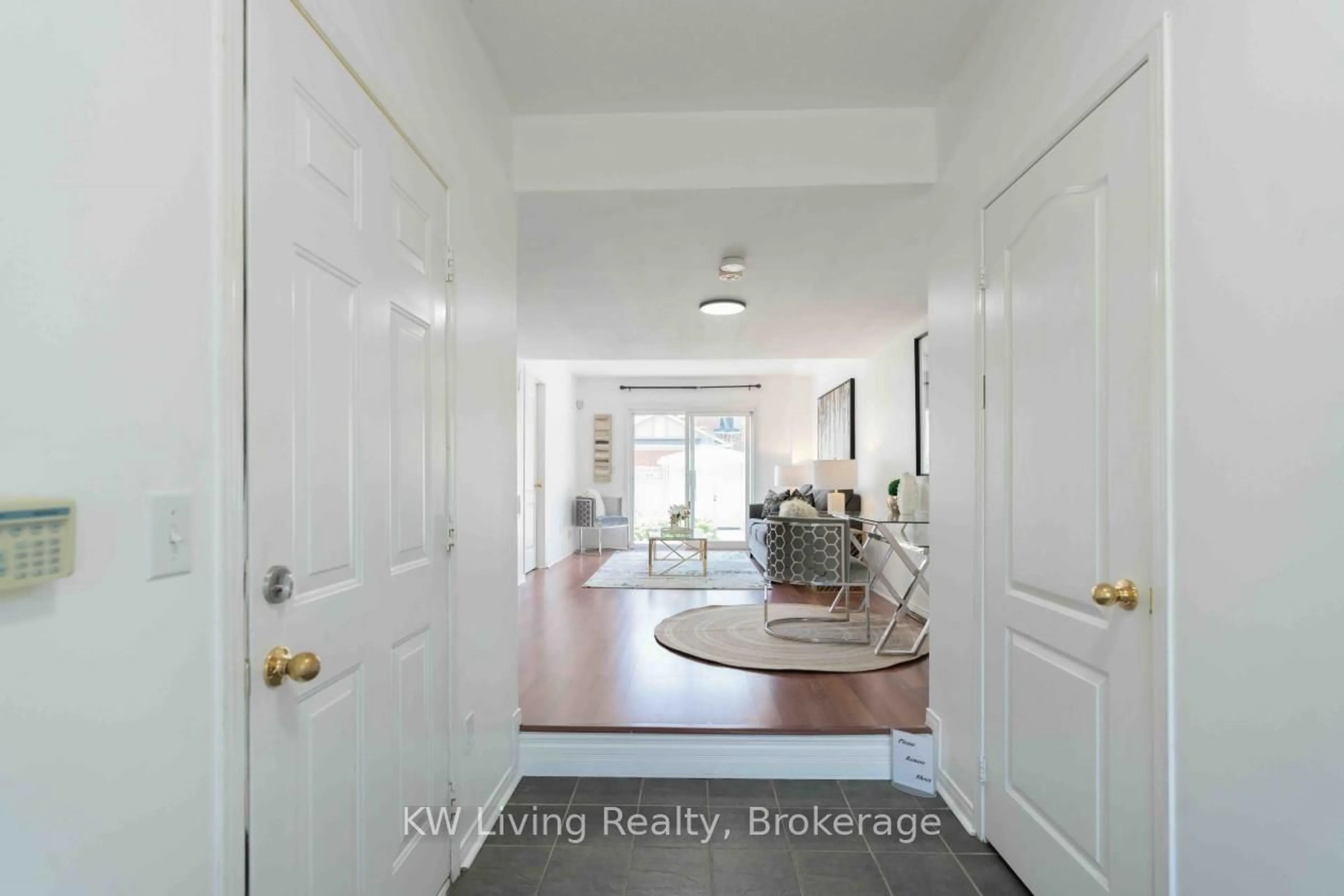Indoor entryway for 3599 Southwick St, Mississauga Ontario L5M 7N9