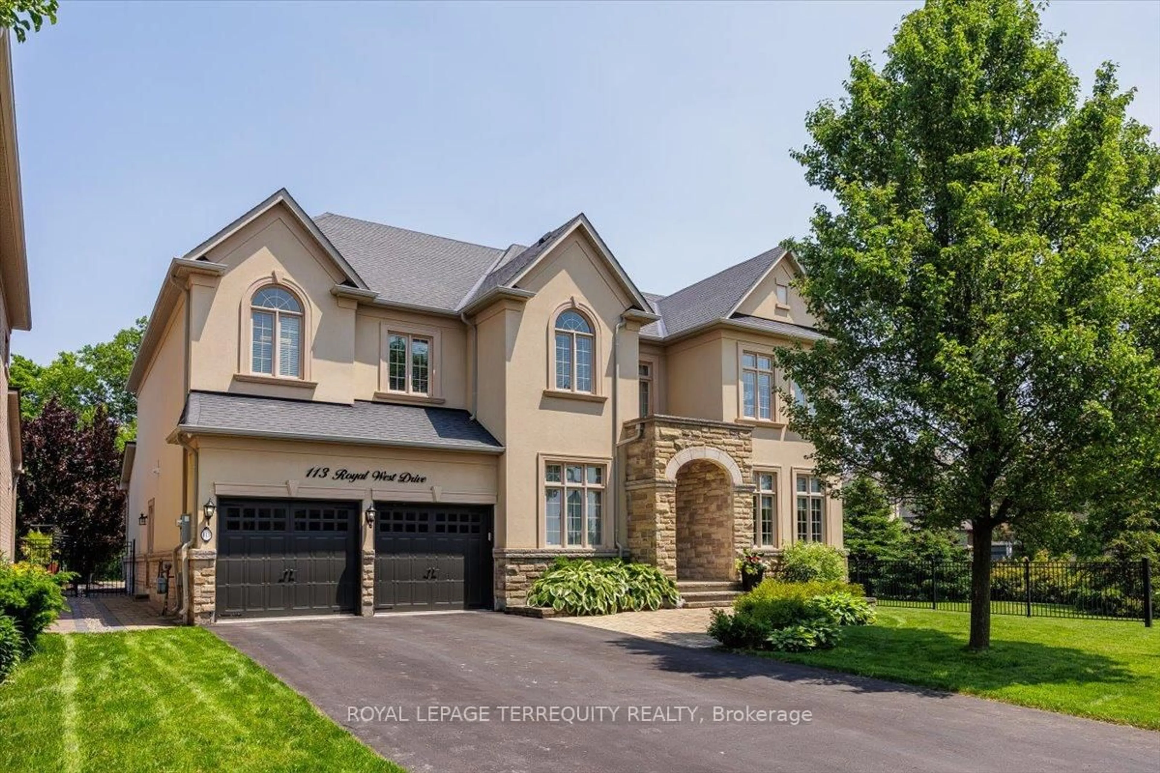 Home with brick exterior material, street for 113 Royal West Dr, Brampton Ontario L6X 0V4