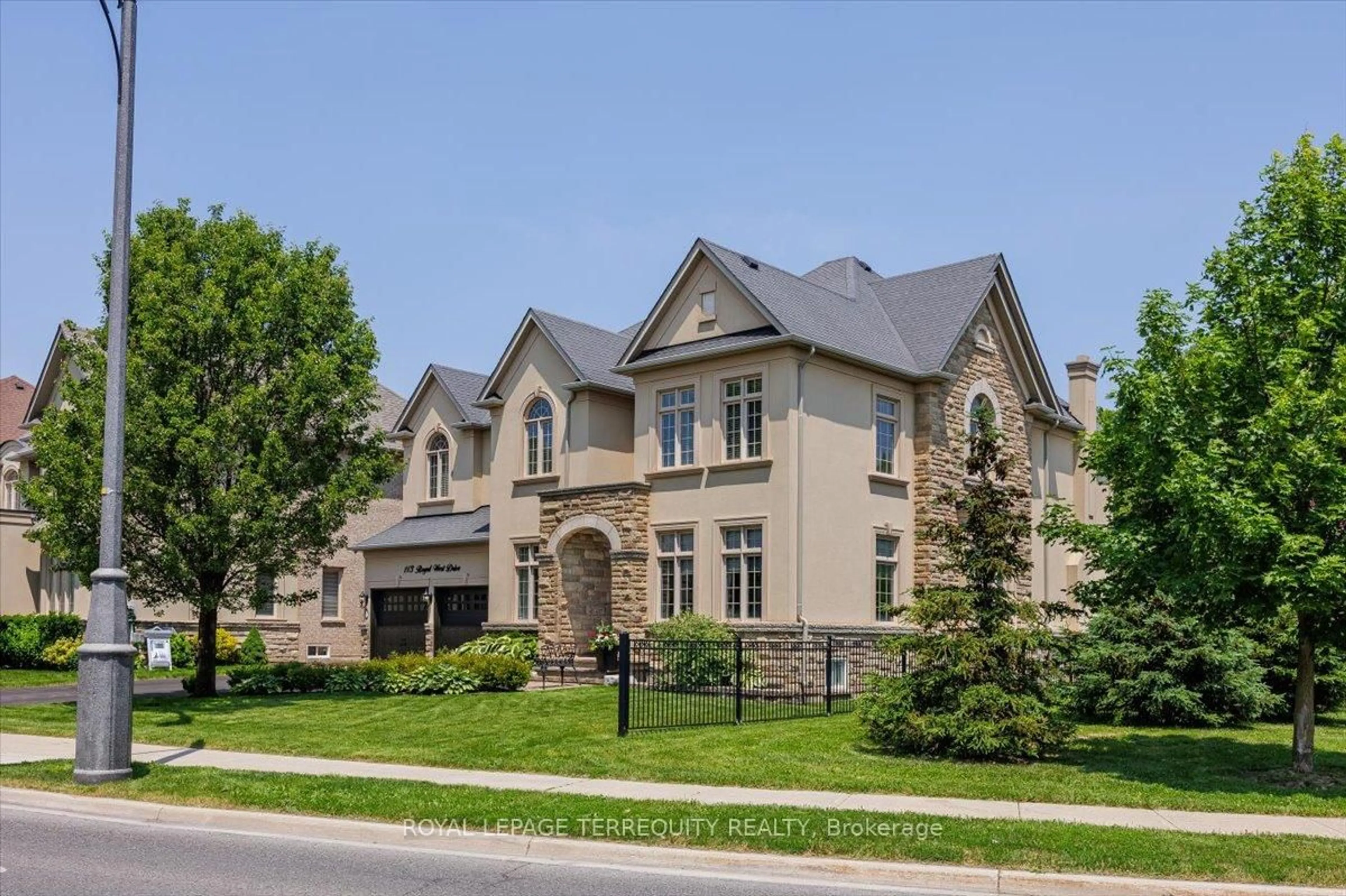 Home with brick exterior material, street for 113 Royal West Dr, Brampton Ontario L6X 0V4