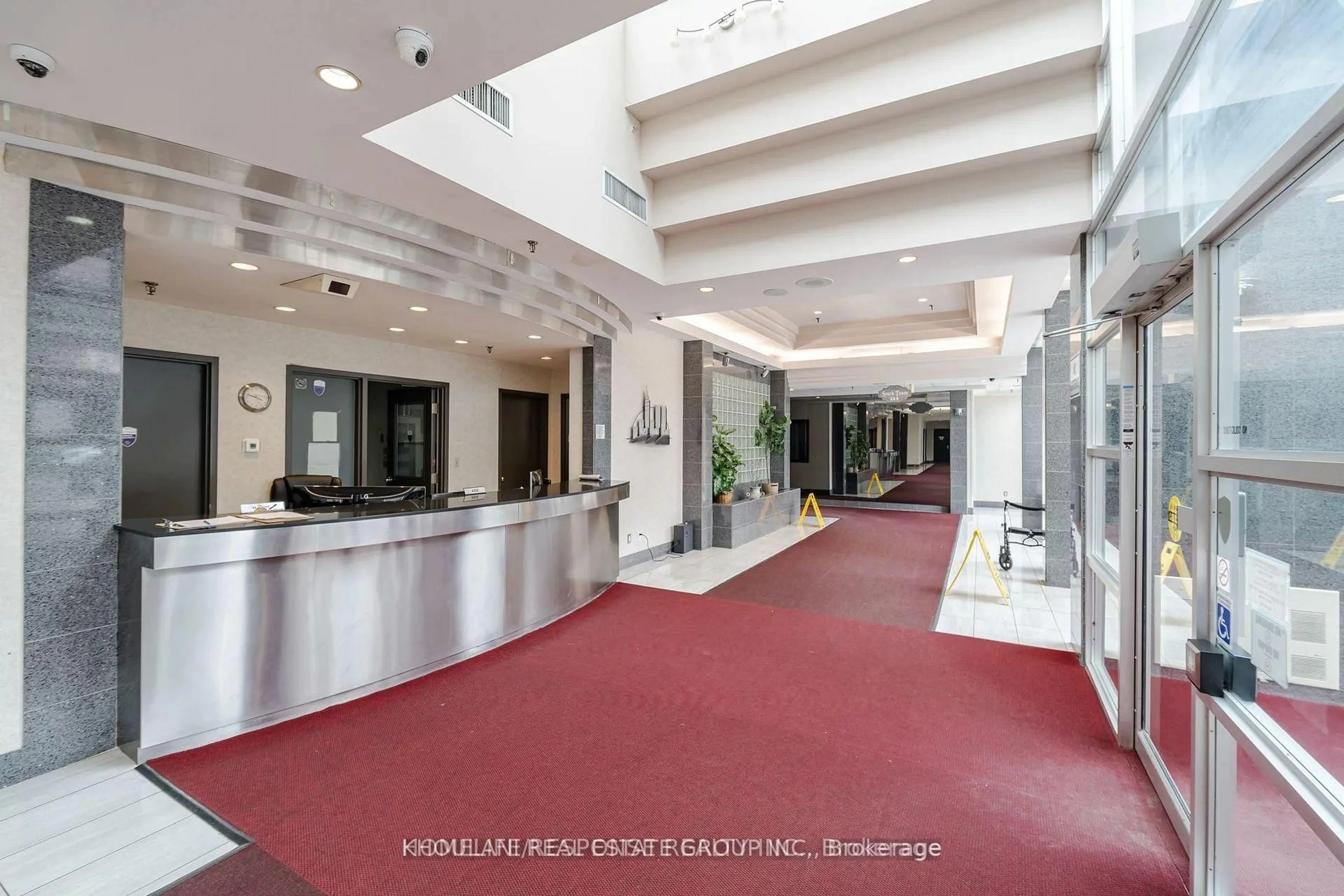 Indoor foyer for 265 ENFIELD Pl #702, Mississauga Ontario L5B 3Y7