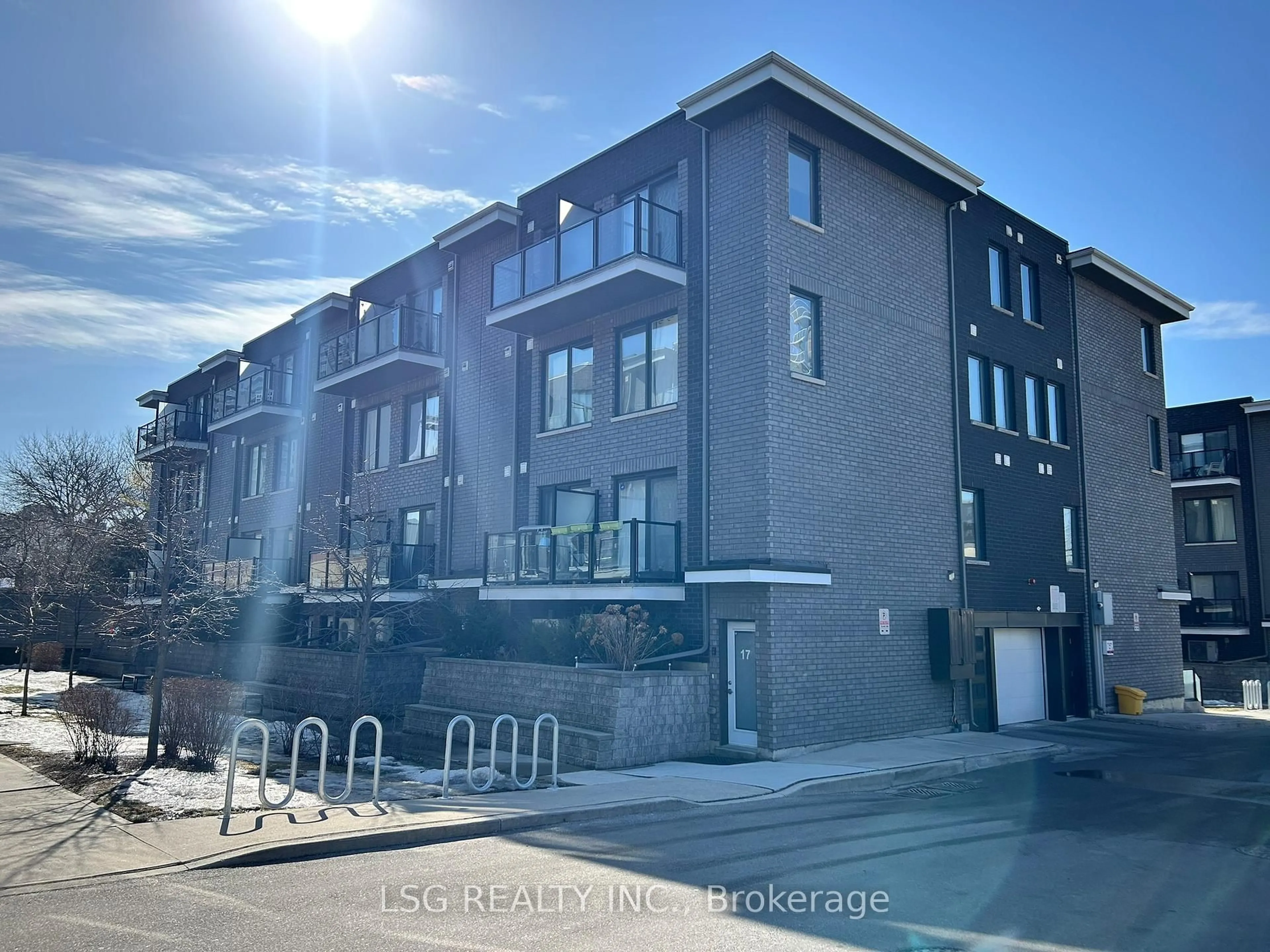 A pic from outside/outdoor area/front of a property/back of a property/a pic from drone, street for 2059 Weston Rd #36, Toronto Ontario M9N 1X7