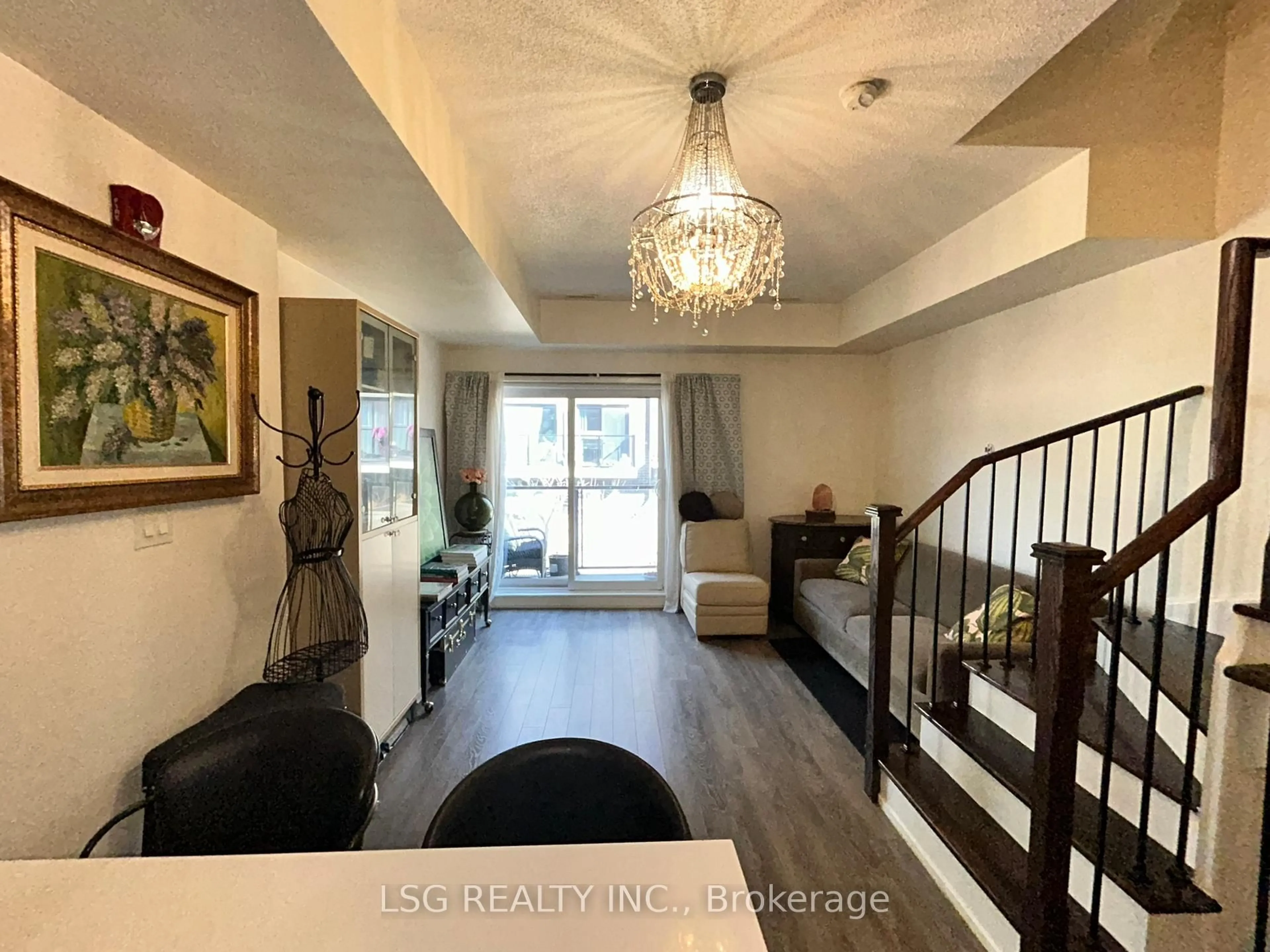 Indoor foyer for 2059 Weston Rd #36, Toronto Ontario M9N 1X7