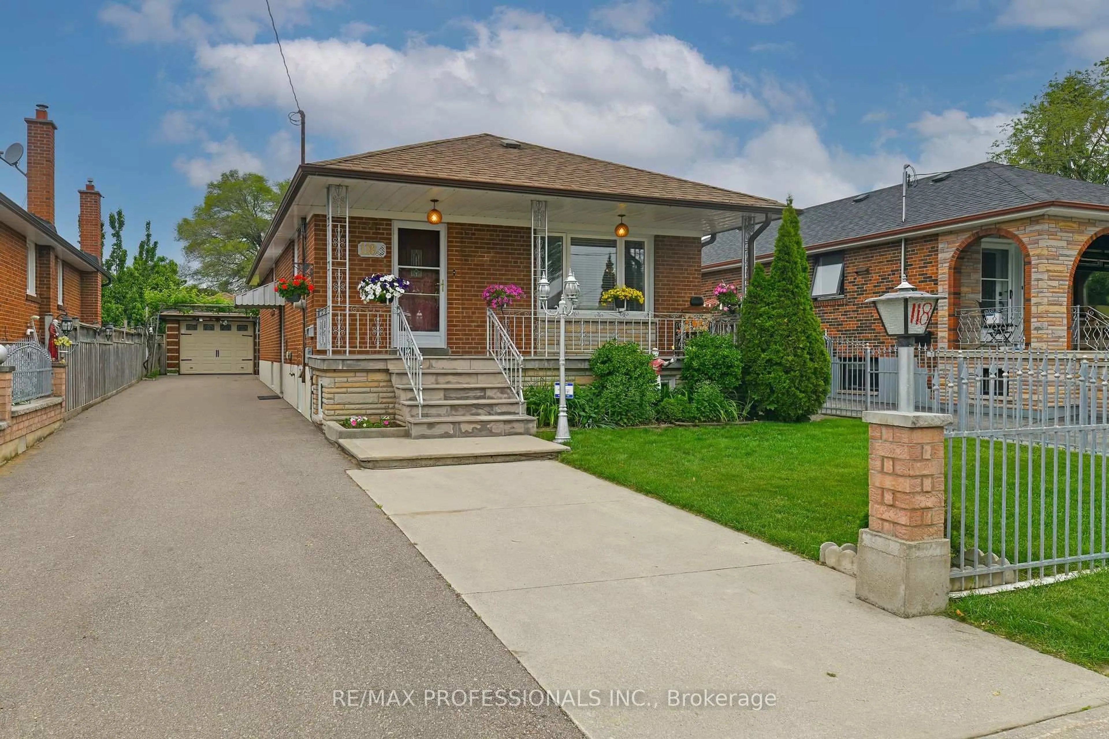 Home with brick exterior material, street for 118 Nordin Ave, Toronto Ontario M8Z 2B3