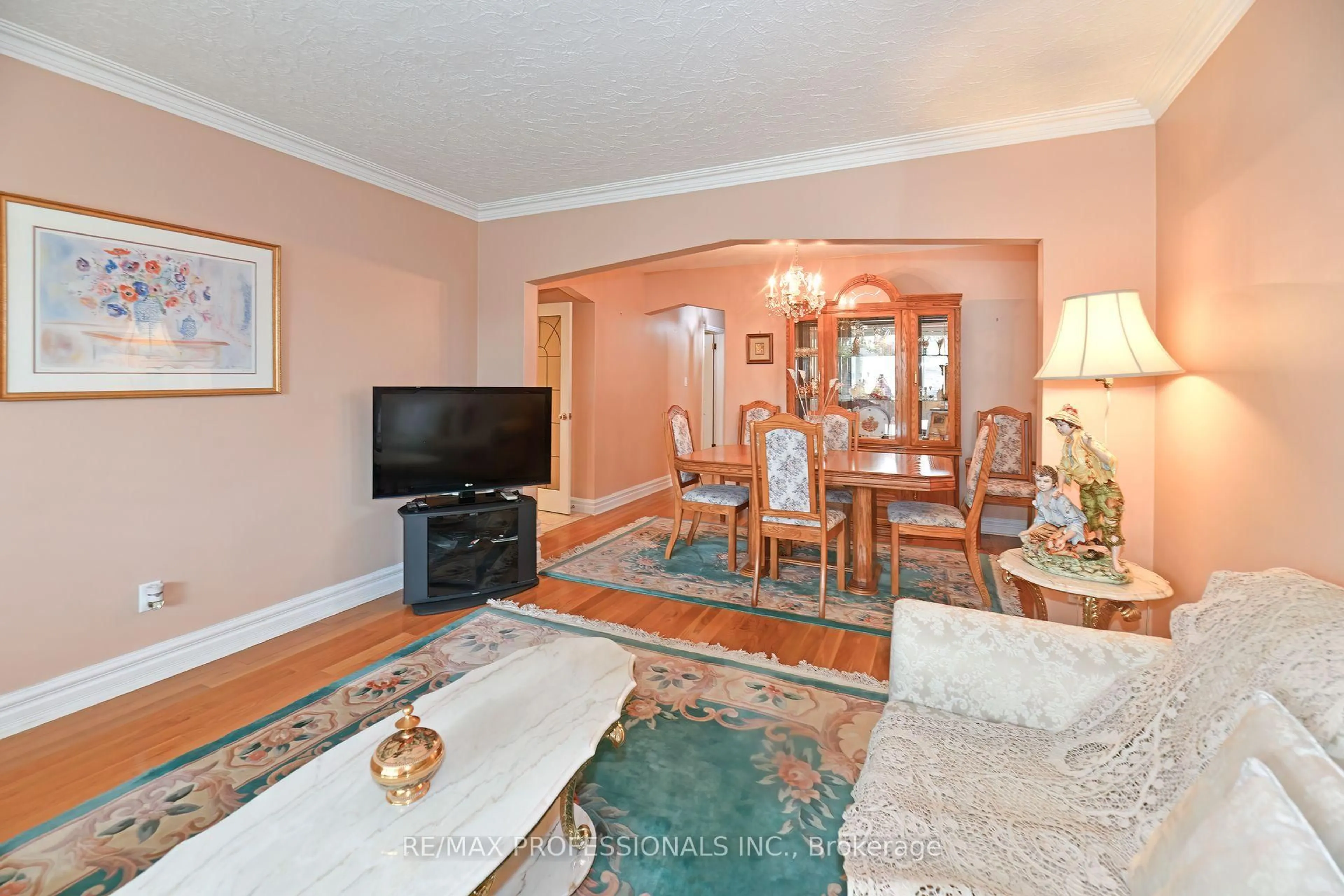 Living room with furniture, unknown for 118 Nordin Ave, Toronto Ontario M8Z 2B3