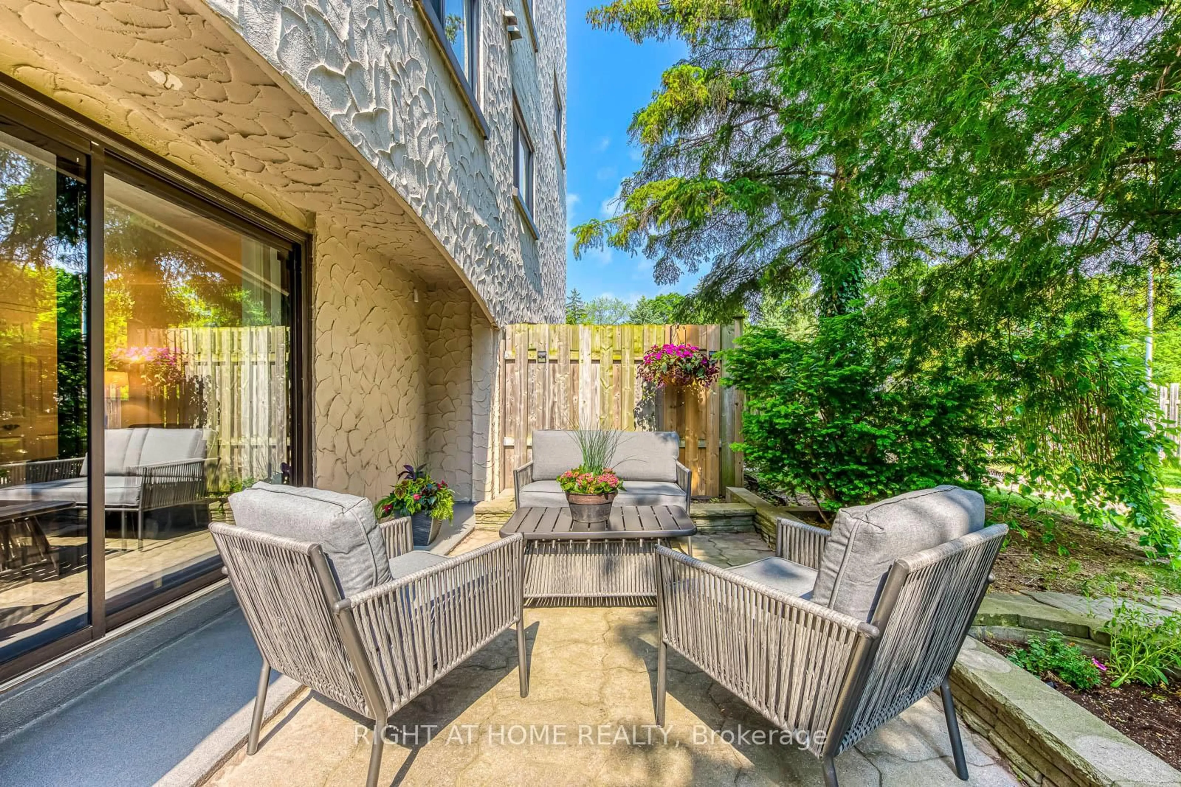 Patio, street for 1058 Falgarwood Dr #133, Oakville Ontario L6H 2P3