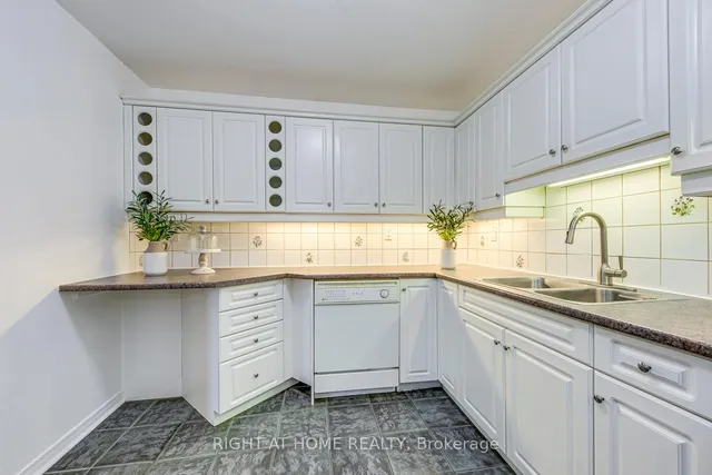 Additional image 9 of 1058 Falgarwood Dr Unit 133