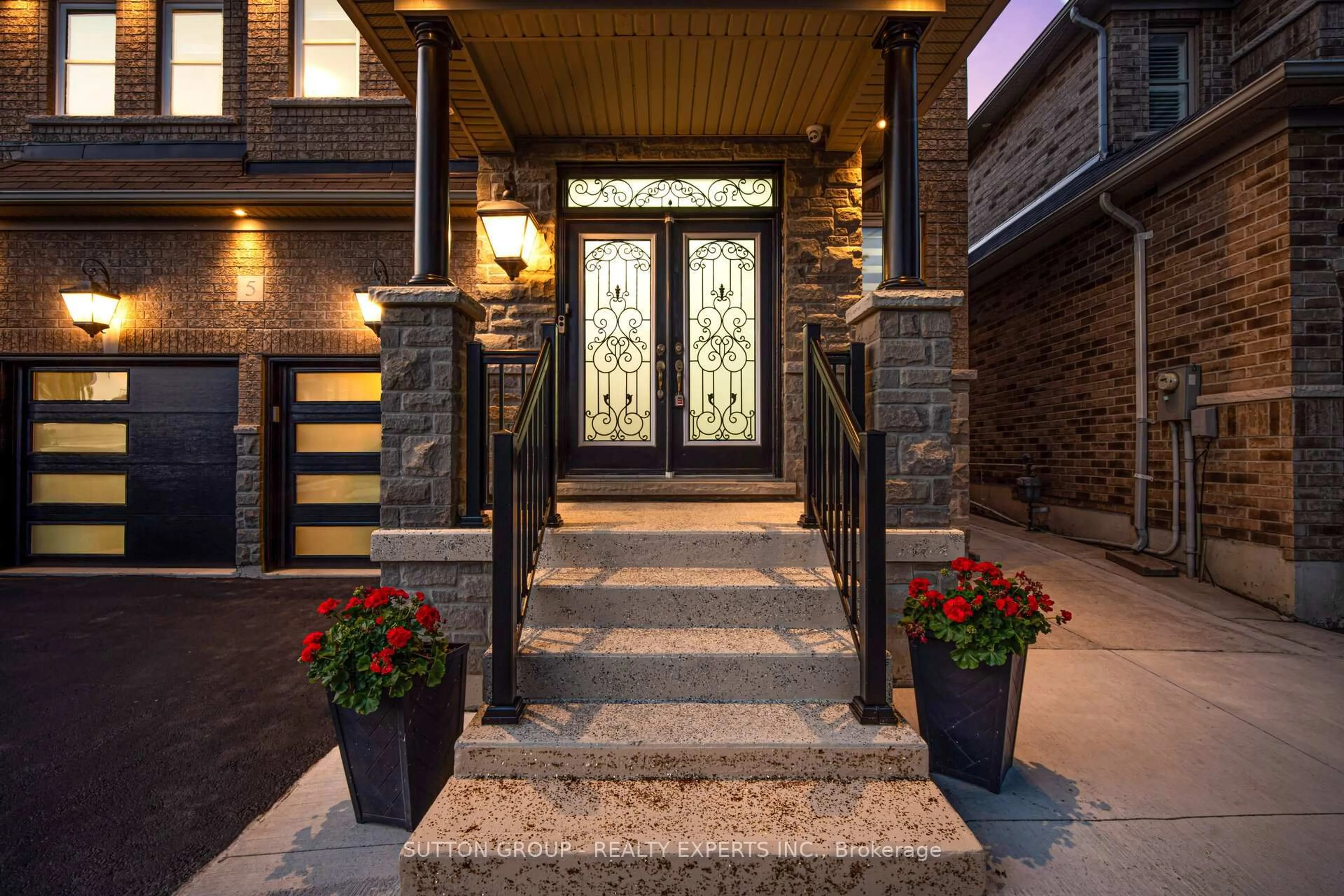 Indoor entryway for 5 Freedom Oaks Tr, Brampton Ontario L6P 3L1