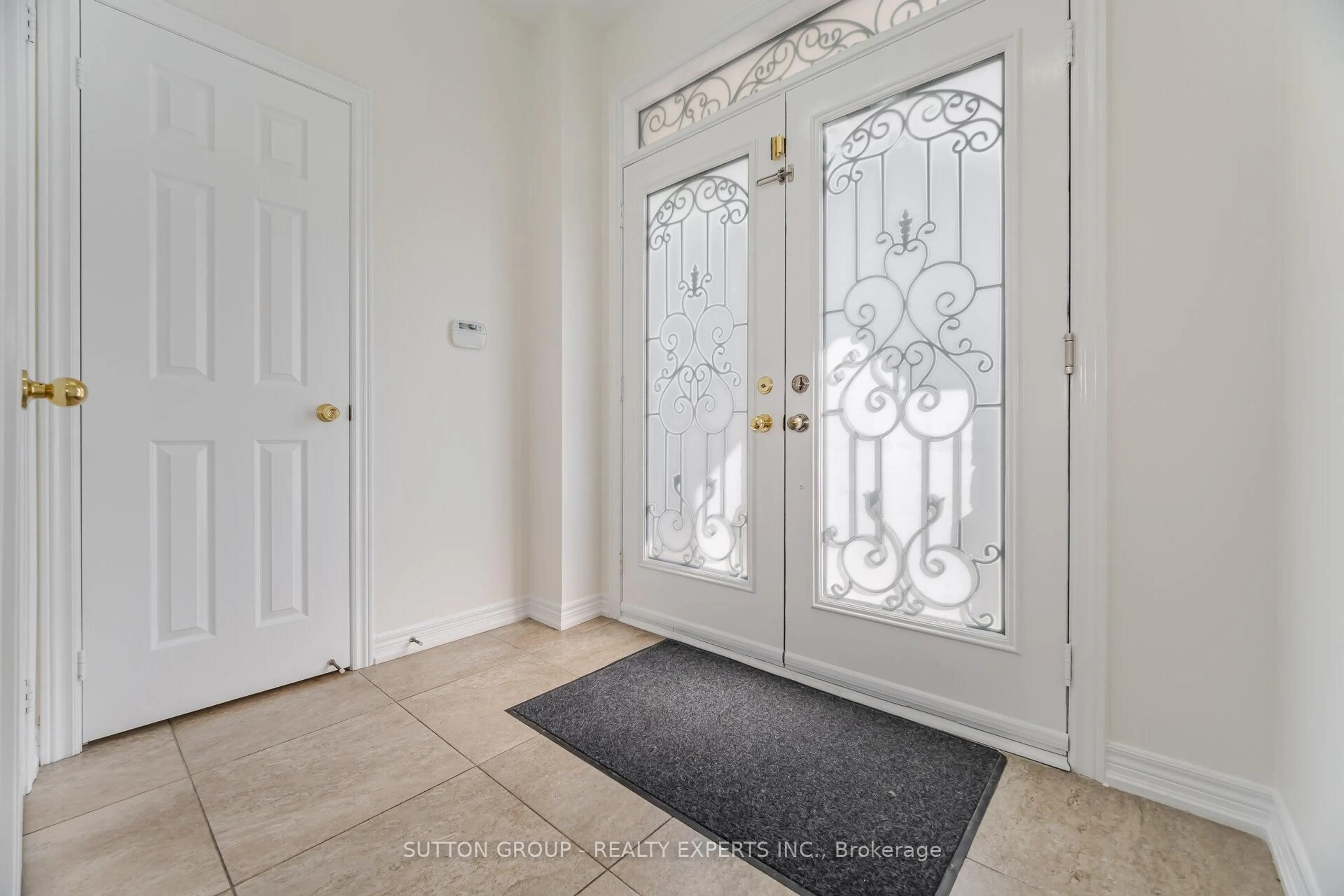 Indoor entryway for 5 Freedom Oaks Tr, Brampton Ontario L6P 3L1