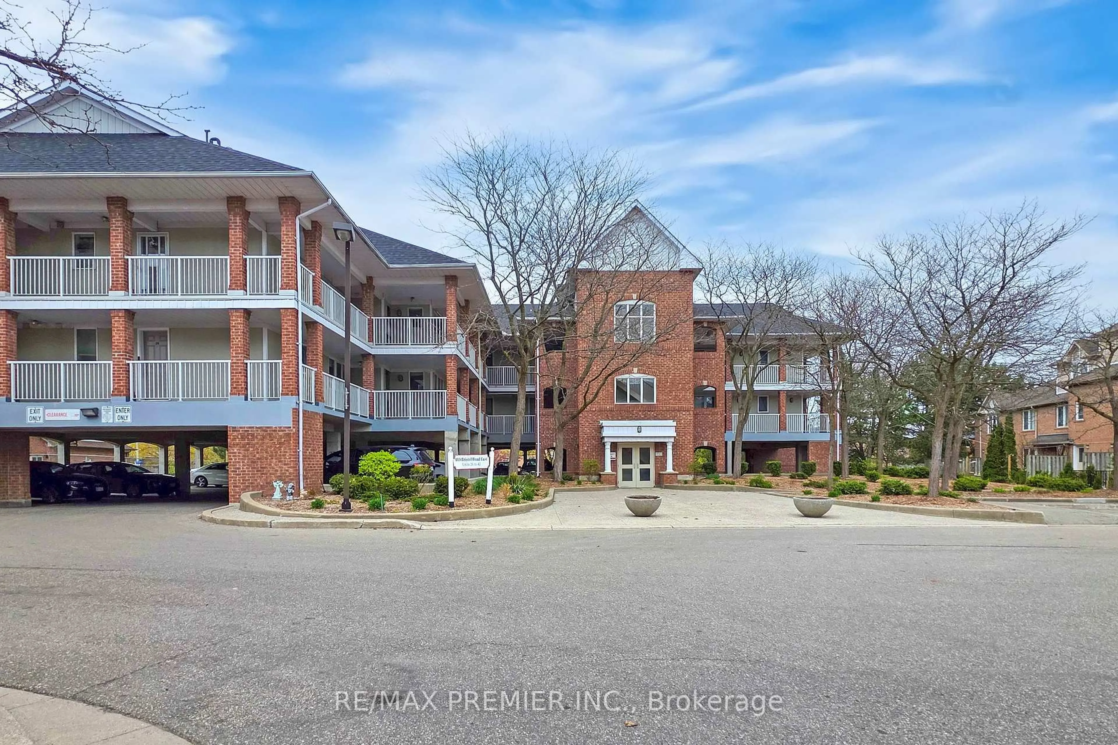 A pic from outside/outdoor area/front of a property/back of a property/a pic from drone, water/lake/river/ocean view for 119 Bristol Rd #34, Mississauga Ontario L4Z 3P6