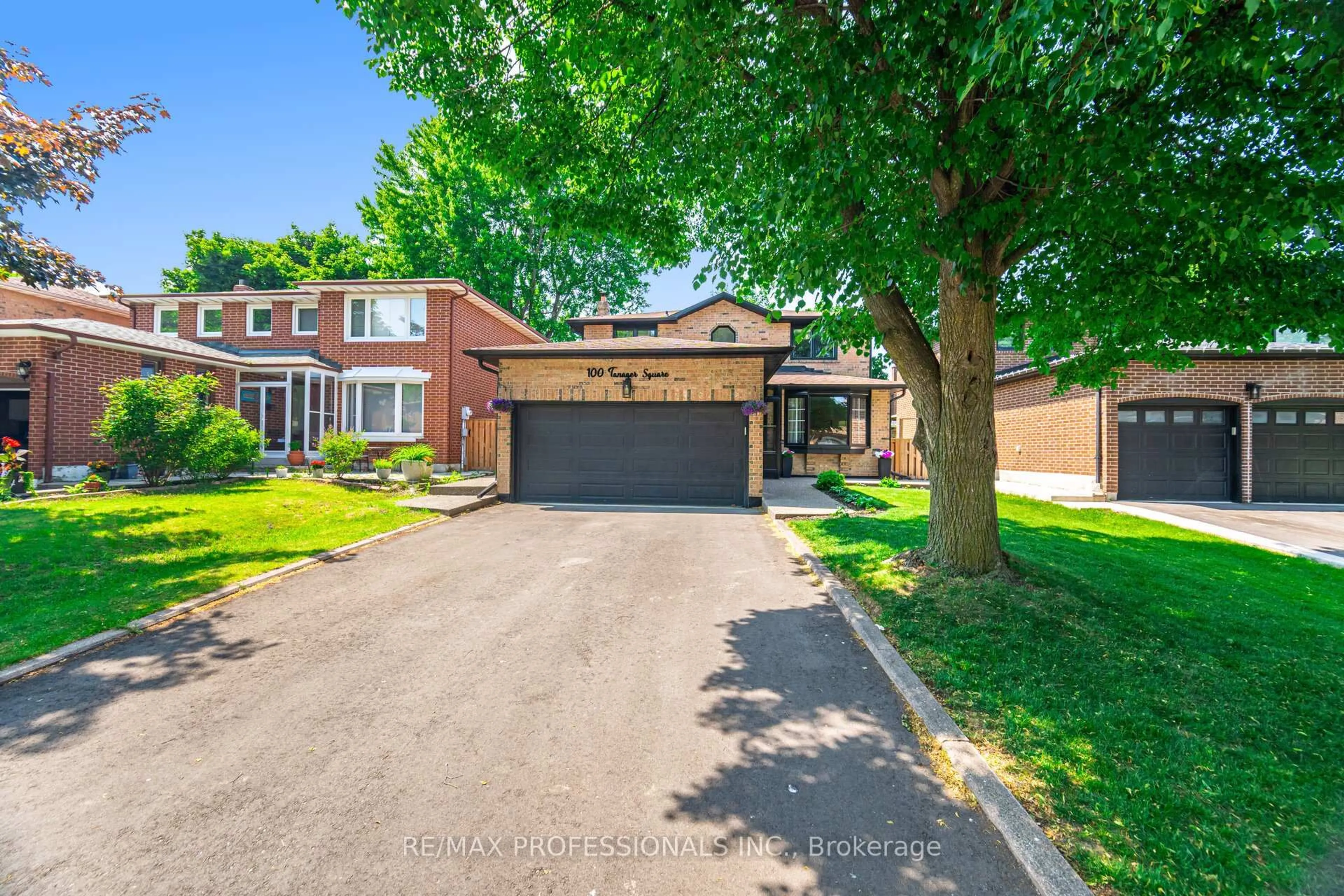 Home with brick exterior material, street for 100 Tanager Sq, Brampton Ontario L6Z 1X2