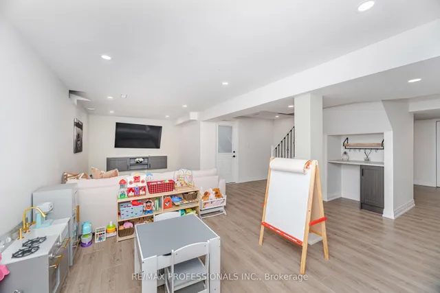 Additional image 32 of 100 Tanager Sq
