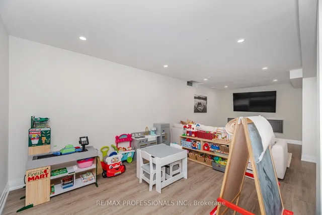 Additional image 35 of 100 Tanager Sq