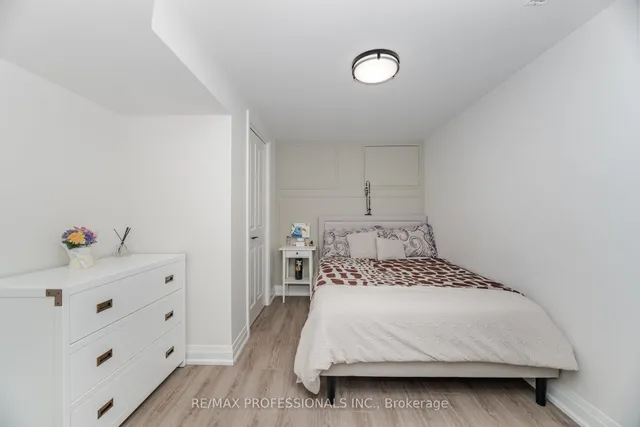 Additional image 39 of 100 Tanager Sq