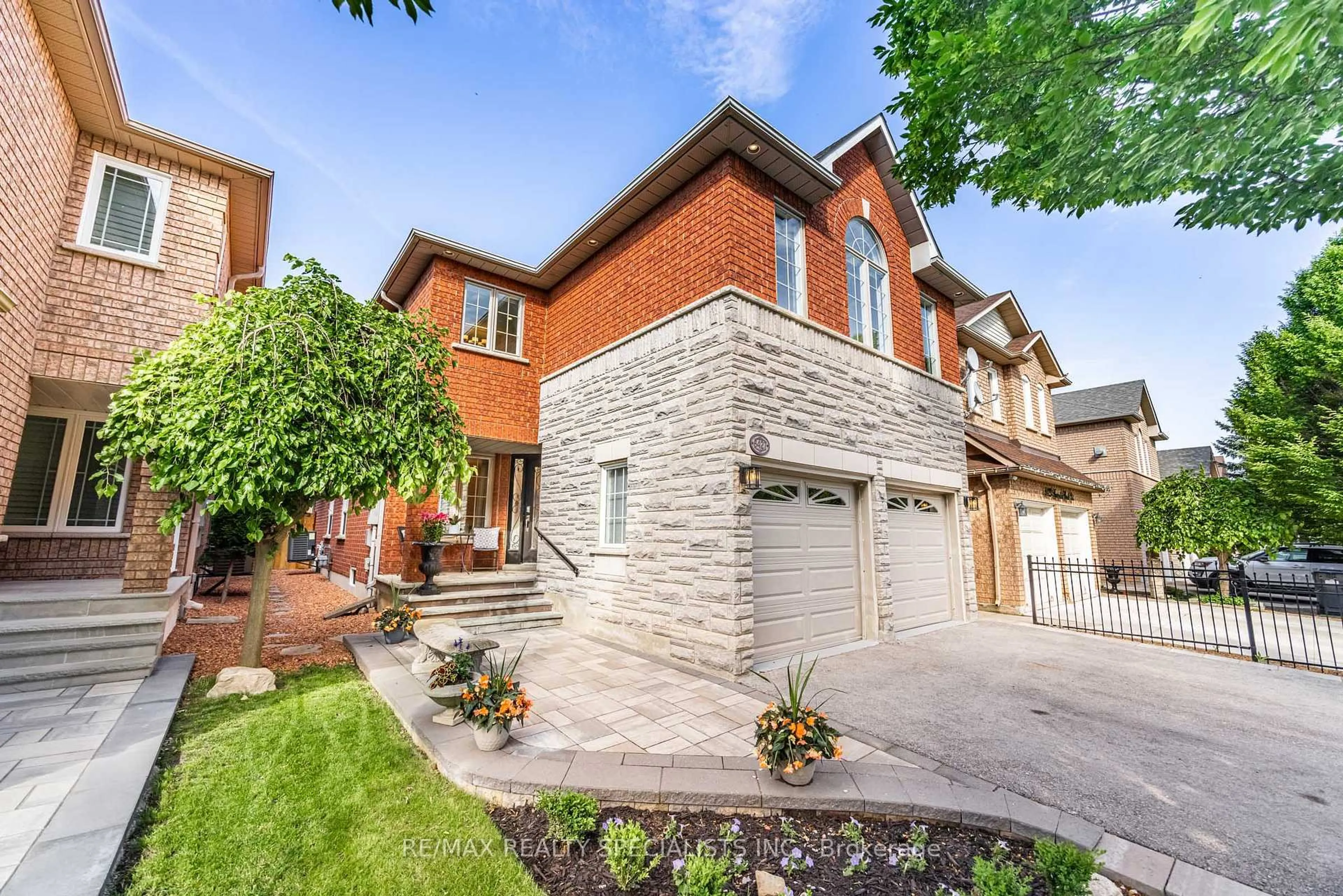 Home with brick exterior material, street for 6427 Hampden Woods Rd, Mississauga Ontario L5N 7V3