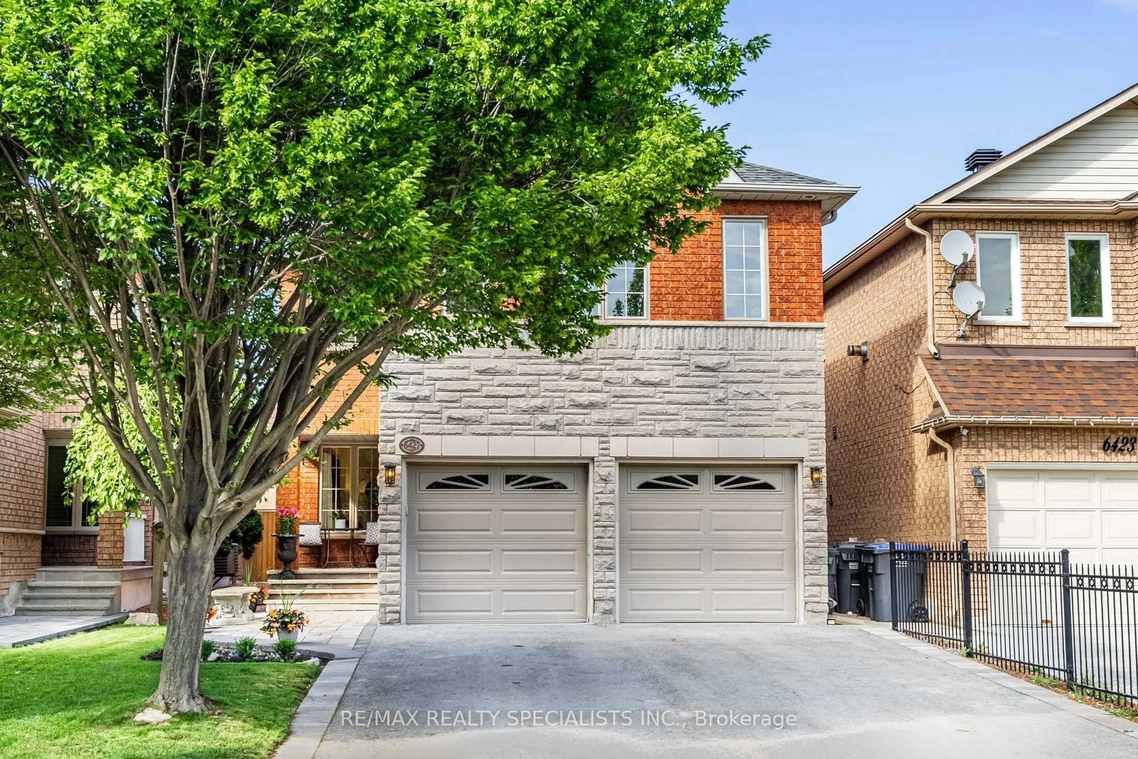 Home with brick exterior material, street for 6427 Hampden Woods Rd, Mississauga Ontario L5N 7V3
