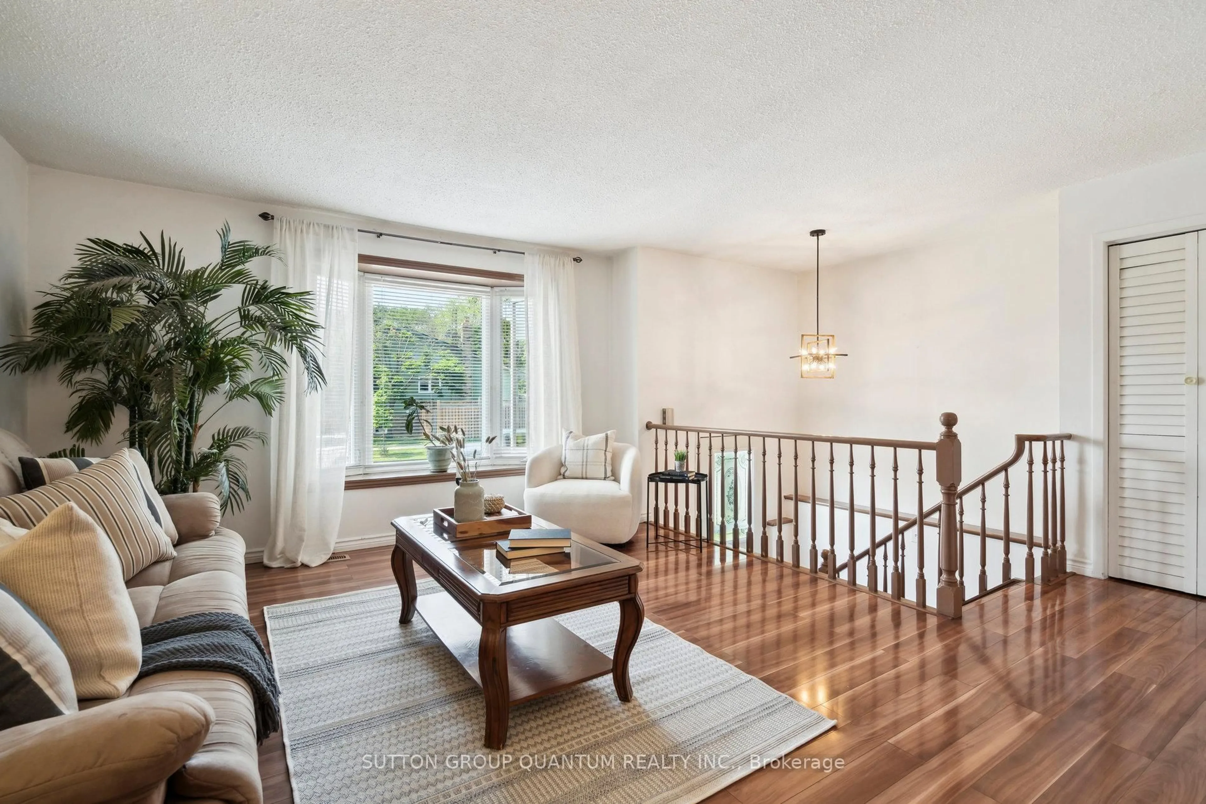 Living room with furniture, wood/laminate floor for 935 Daryl Dr, Burlington Ontario L7T 4C1