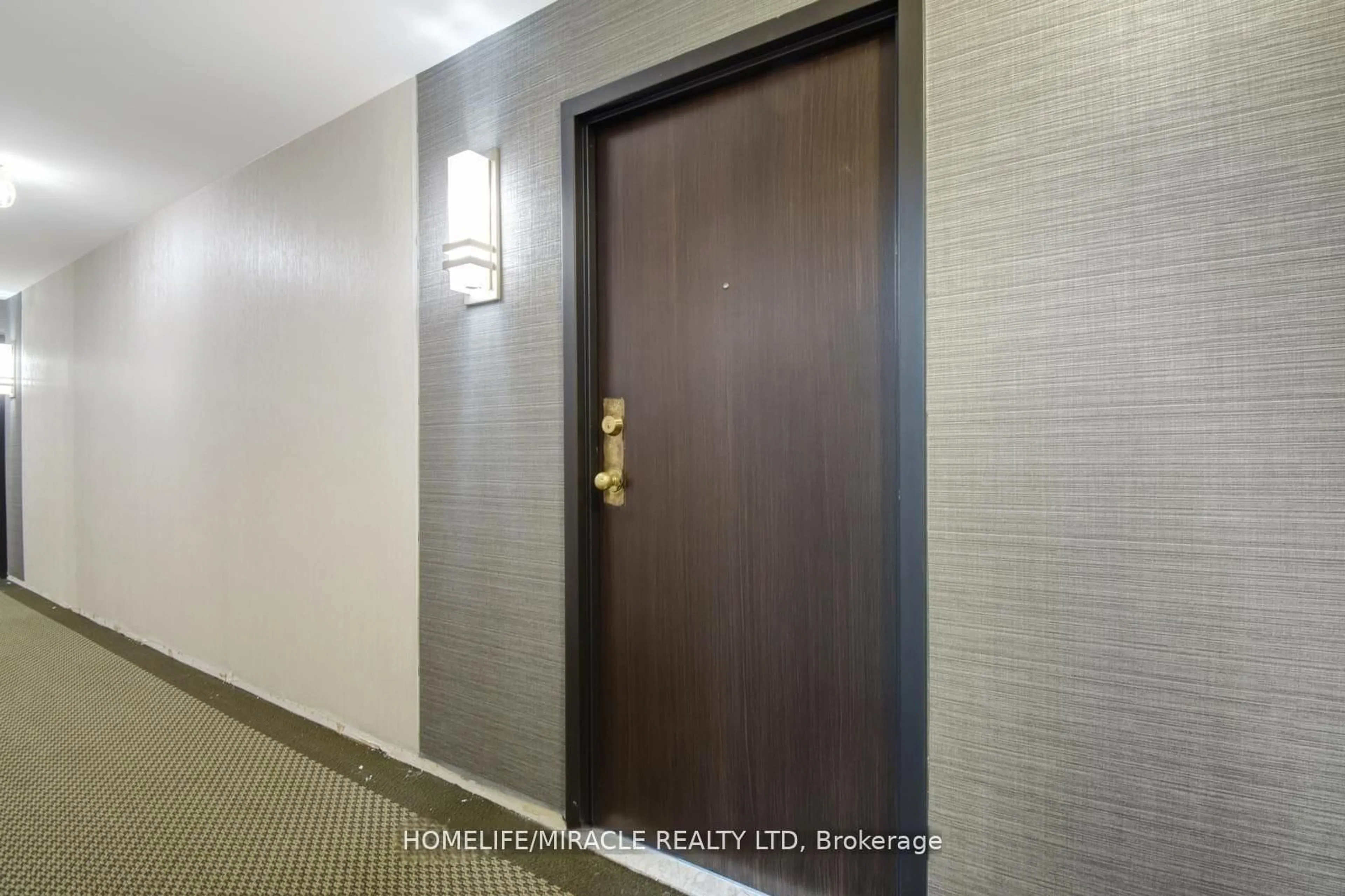 Indoor foyer for 4205 Shipp Dr #1909, Mississauga Ontario L4Z 2Y8