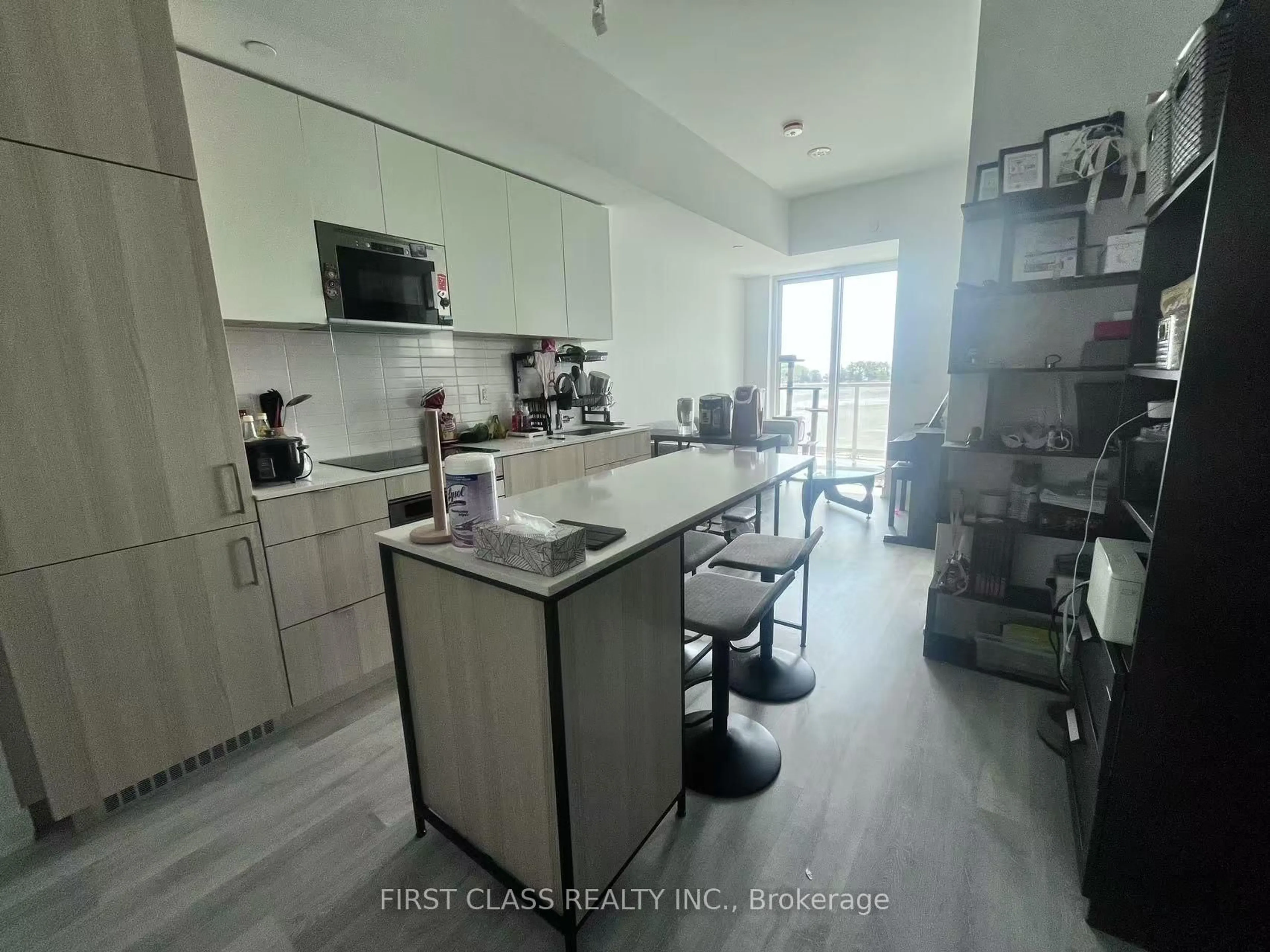 Unknown for 220 Missinnihe Way #317, Mississauga Ontario L5H 0A9