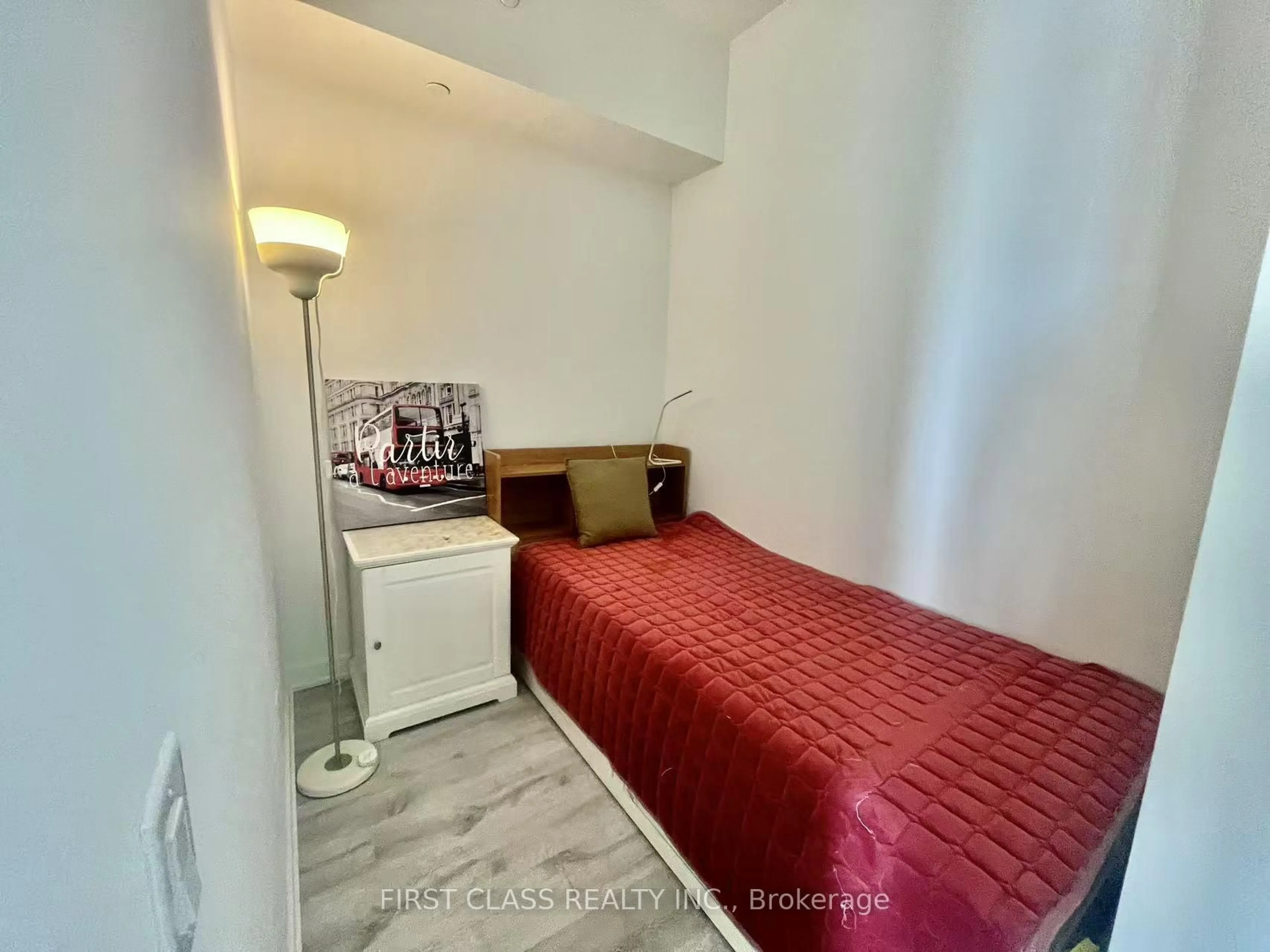 A pic of a room for 220 Missinnihe Way #317, Mississauga Ontario L5H 0A9