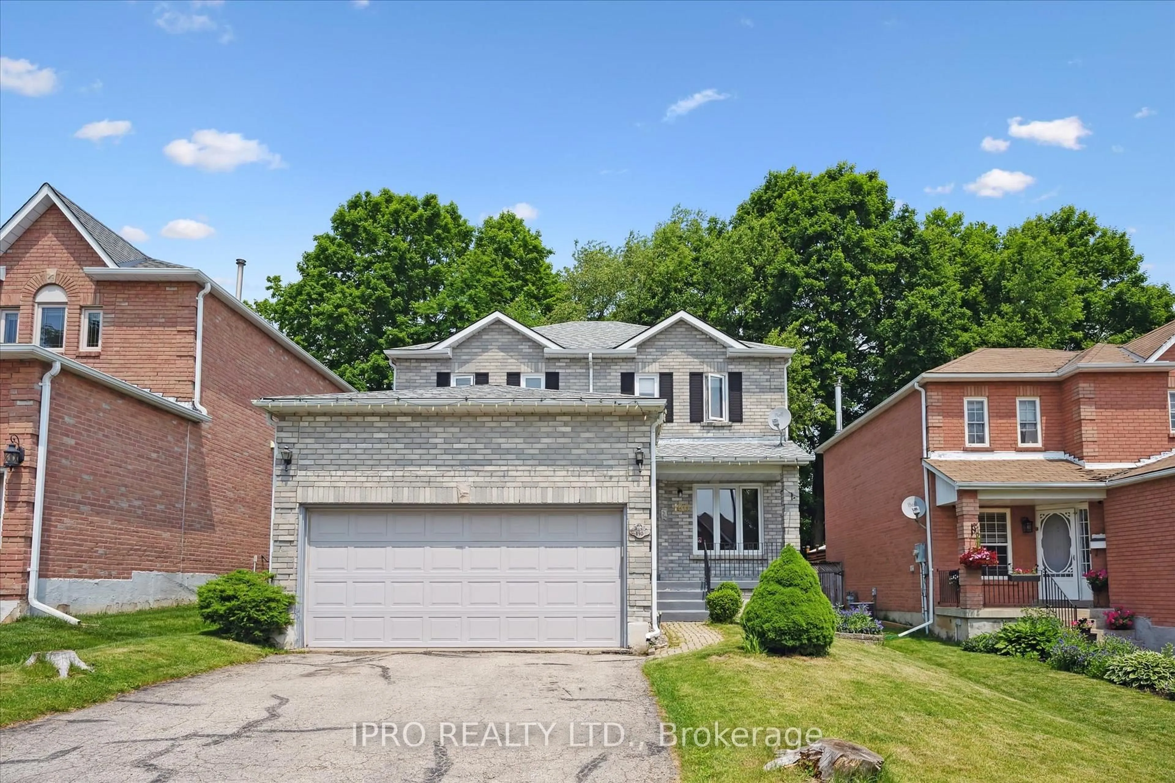 A pic from outside/outdoor area/front of a property/back of a property/a pic from drone, street for 190 Lisa Marie Dr, Orangeville Ontario L9W 4P7
