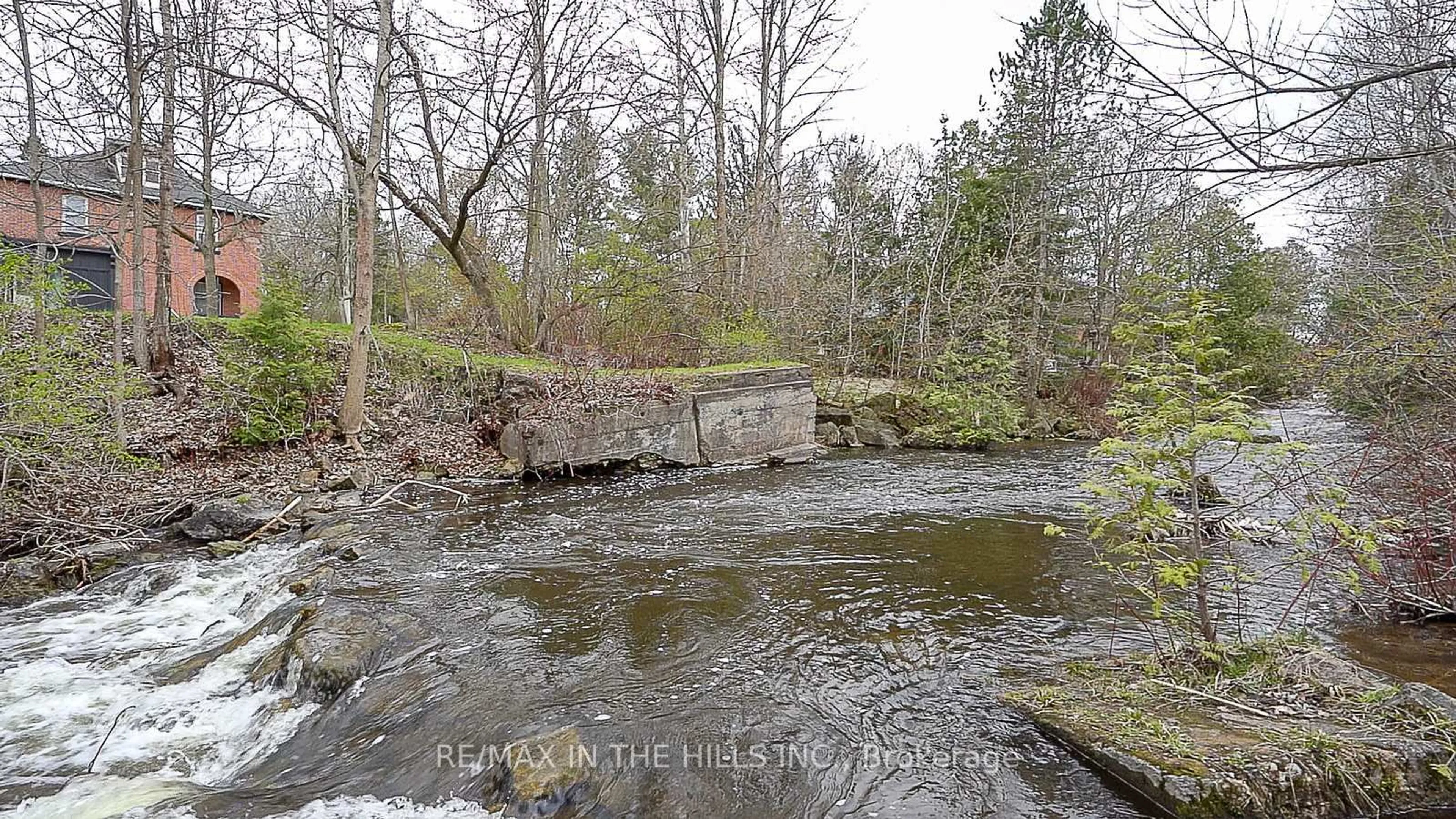 Blurry image for 1532 Queen St, Caledon Ontario L7K 0C2