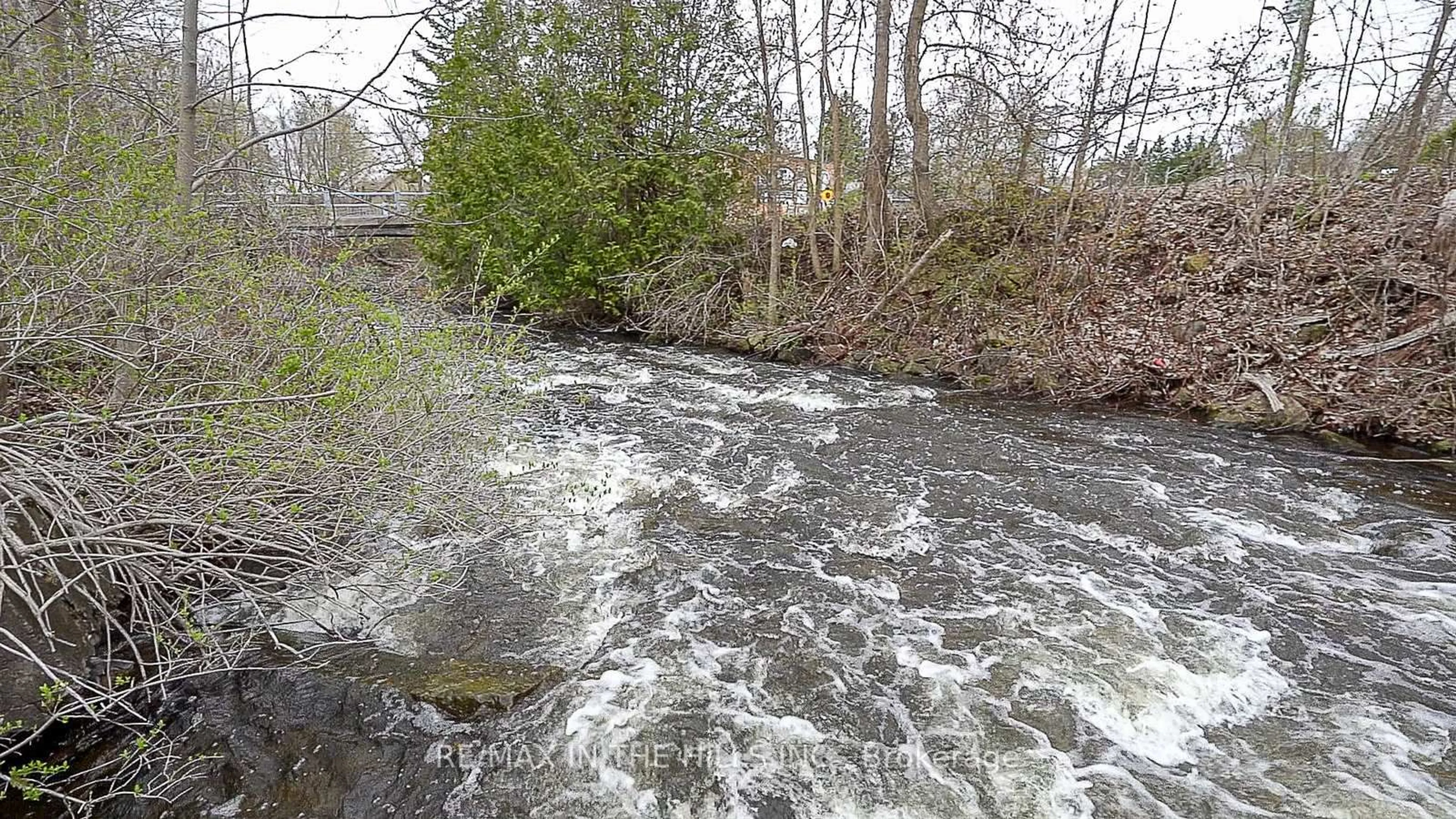Blurry image for 1532 Queen St, Caledon Ontario L7K 0C2