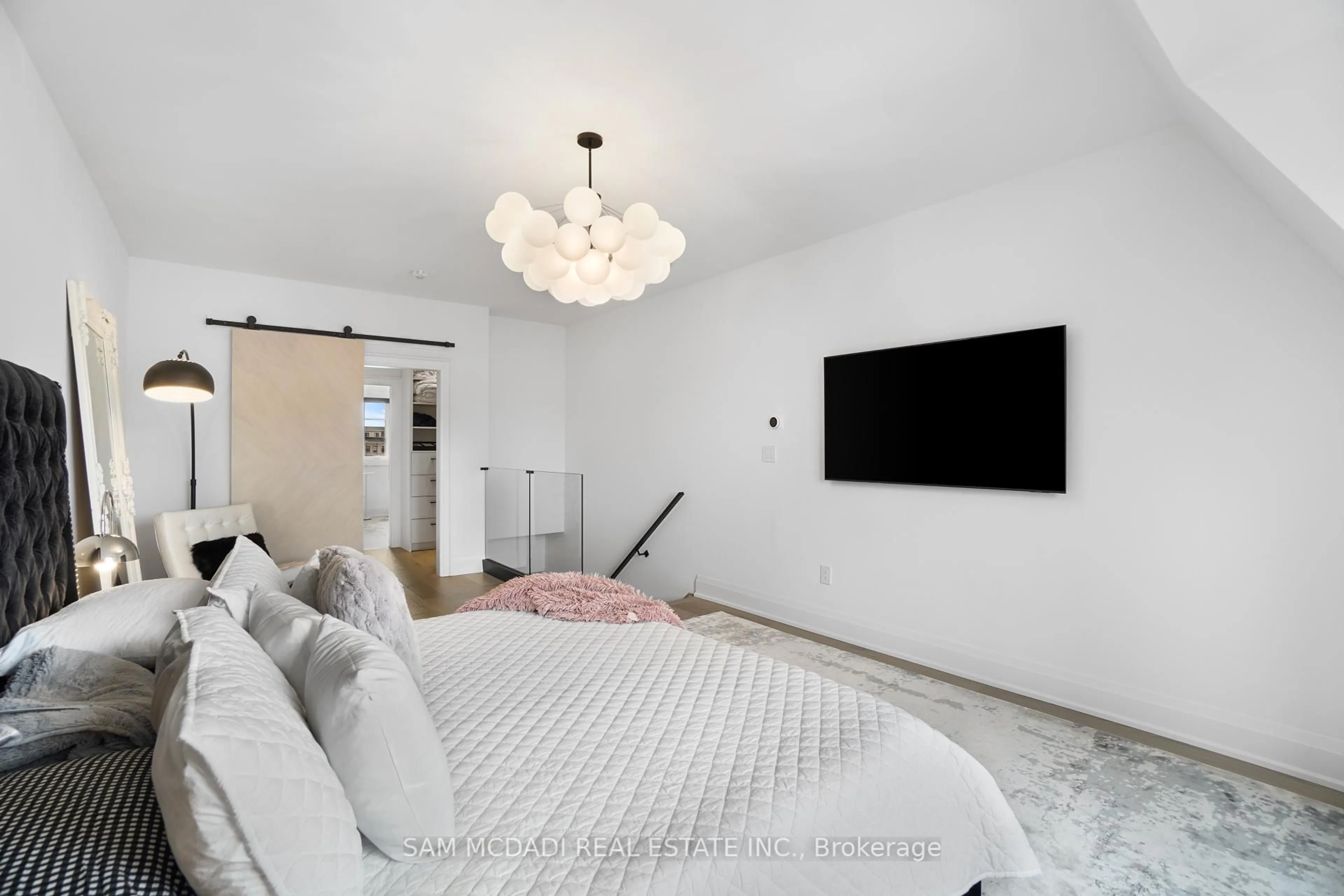 Home theater for 10 Lunar Cres #24, Mississauga Ontario L5M 2P6