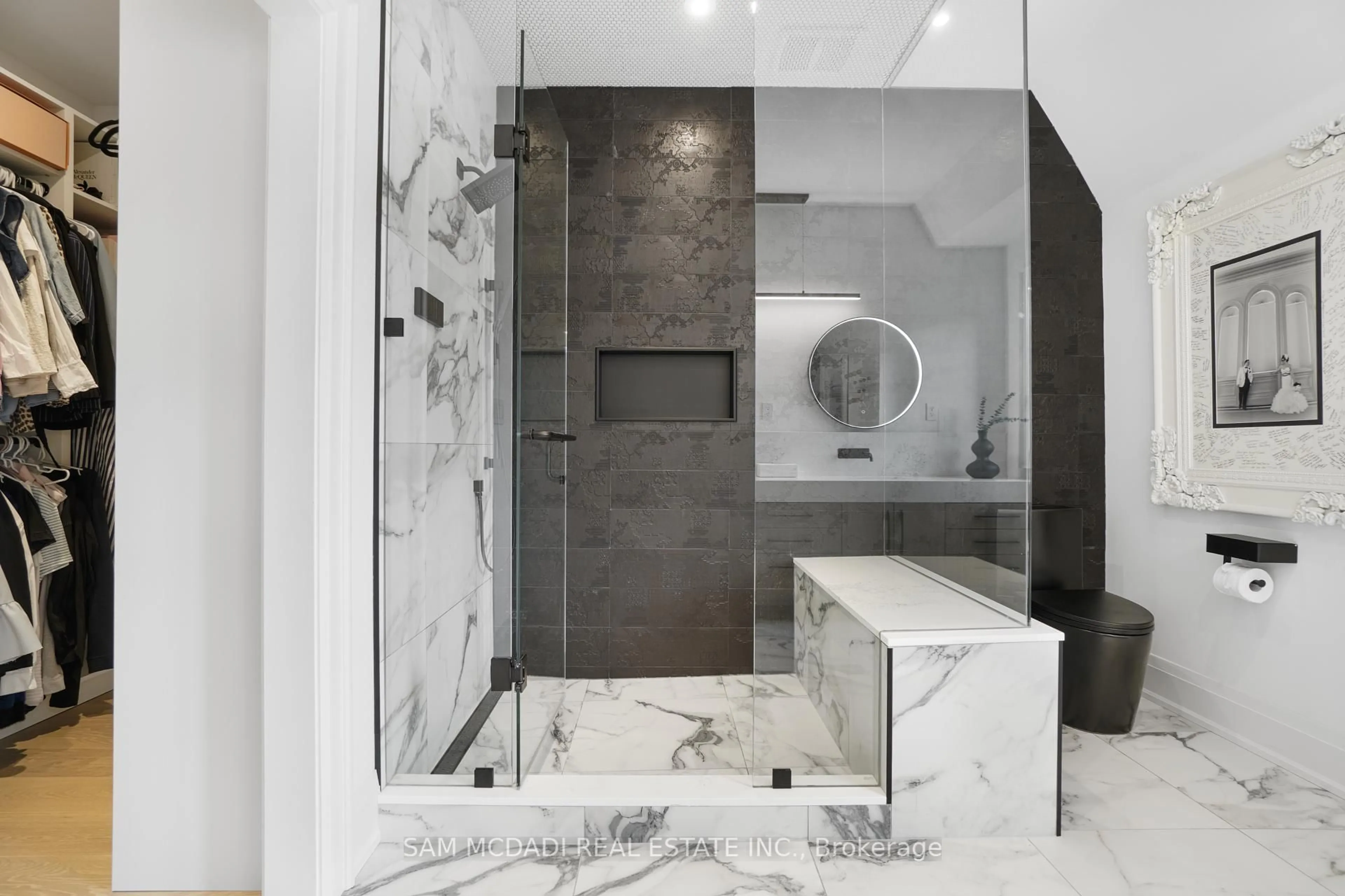 Contemporary bathroom, ceramic/tile floor for 10 Lunar Cres #24, Mississauga Ontario L5M 2P6