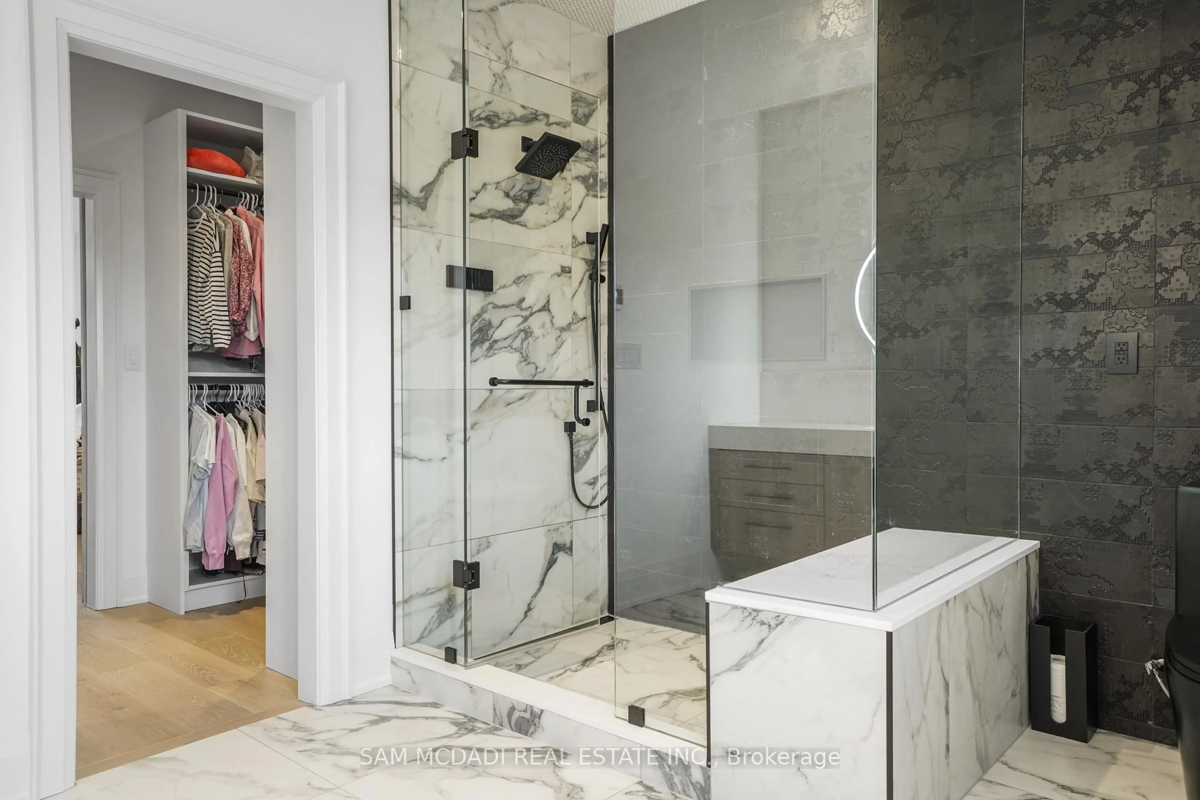 Contemporary bathroom, ceramic/tile floor for 10 Lunar Cres #24, Mississauga Ontario L5M 2P6